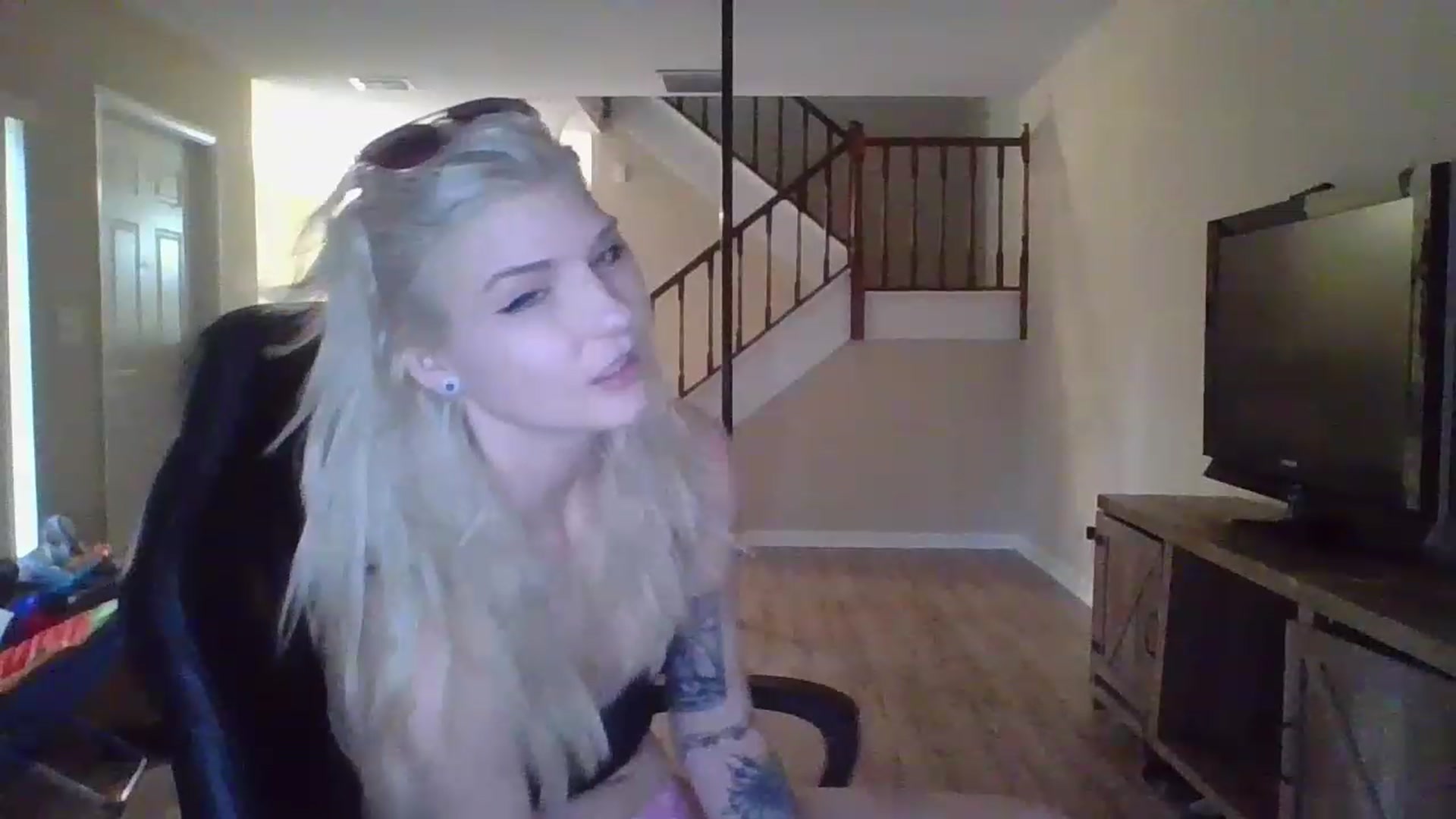 Gallery image thumbnail from DuckChan0's myfreecams stream on, 11/23/2022, 16:56 image 2 of 20