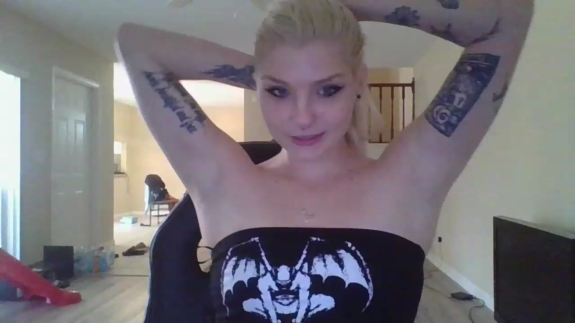 Gallery image thumbnail from DuckChan0's myfreecams stream on, 11/28/2022, 18:18 image 13 of 20