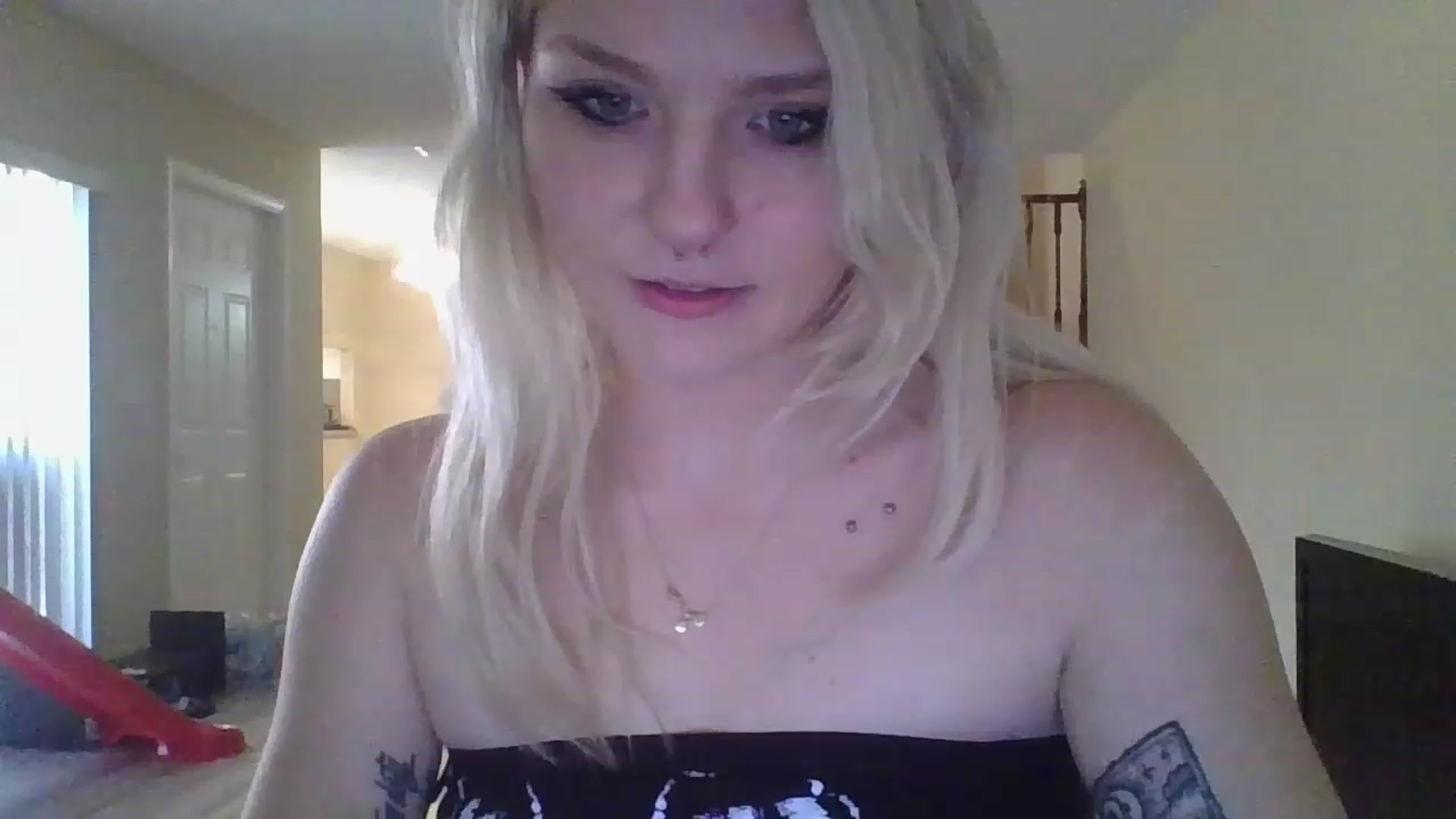 Gallery image thumbnail from DuckChan0's myfreecams stream on, 11/28/2022, 18:18 image 10 of 20