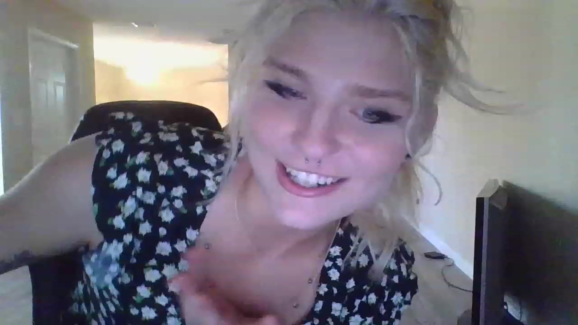 Gallery image thumbnail from DuckChan0's myfreecams stream on, 12/01/2022, 18:40 image 4 of 20