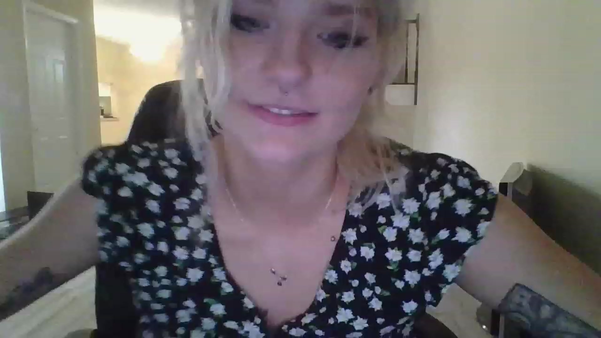 Gallery image thumbnail from DuckChan0's myfreecams stream on, 12/01/2022, 18:40 image 12 of 20
