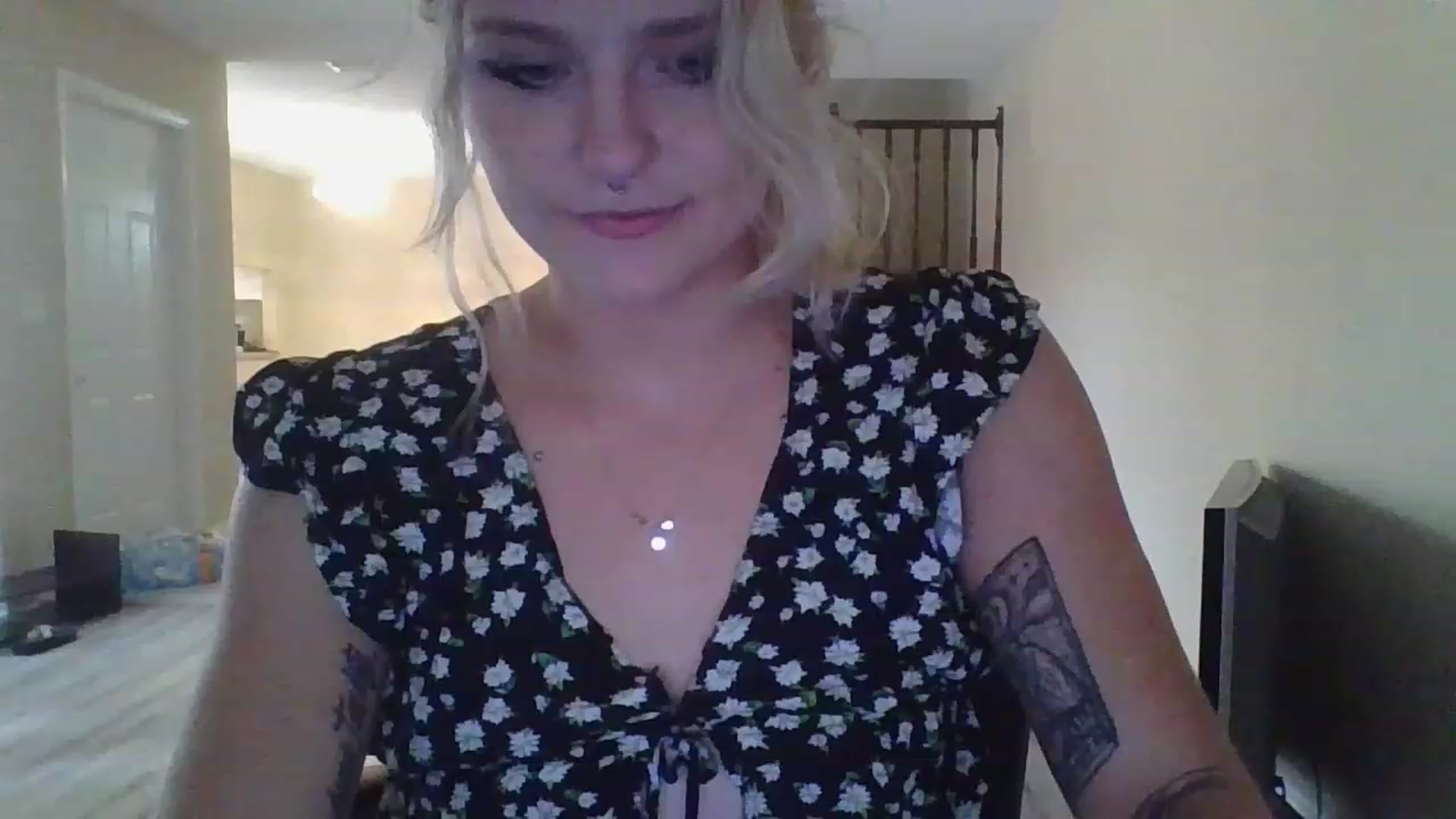 Gallery image thumbnail from DuckChan0's myfreecams stream on, 12/01/2022, 18:40 image 11 of 20