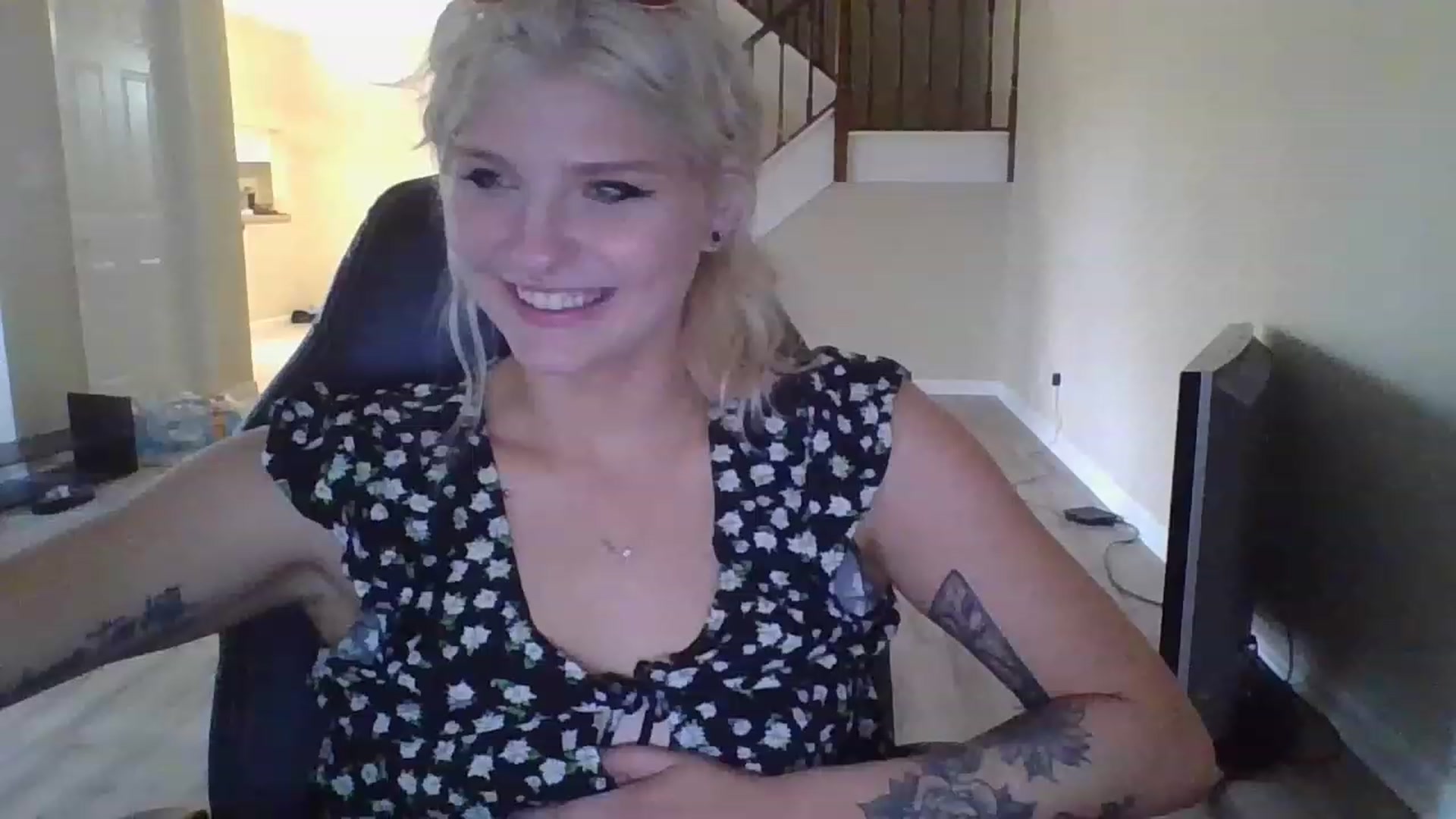 Gallery image thumbnail from DuckChan0's myfreecams stream on, 12/01/2022, 18:40 image 13 of 20