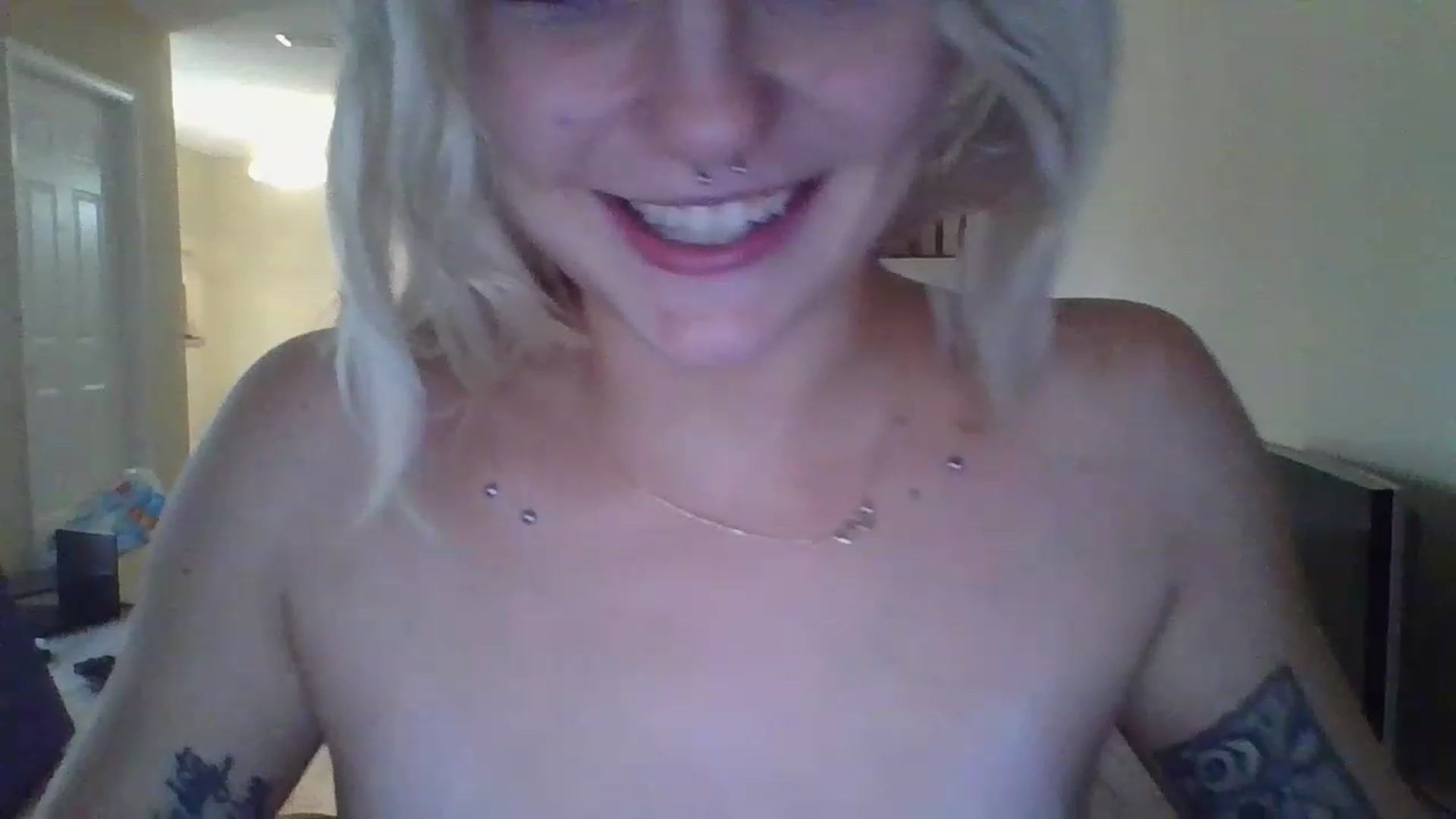 Gallery image thumbnail from DuckChan0's myfreecams stream on, 12/02/2022, 19:16 image 7 of 20