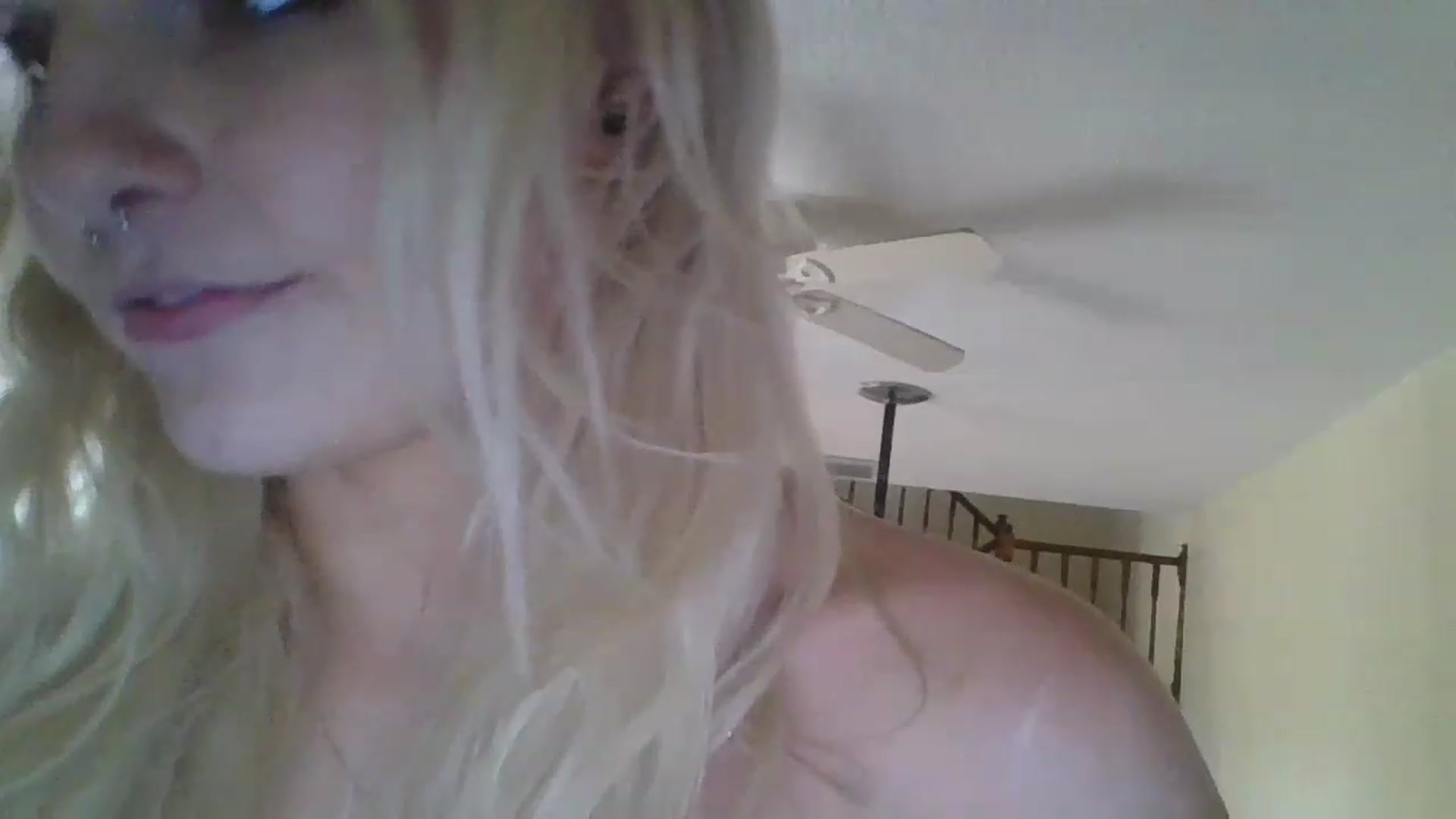 Gallery image thumbnail from DuckChan0's myfreecams stream on, 12/02/2022, 19:16 image 2 of 20