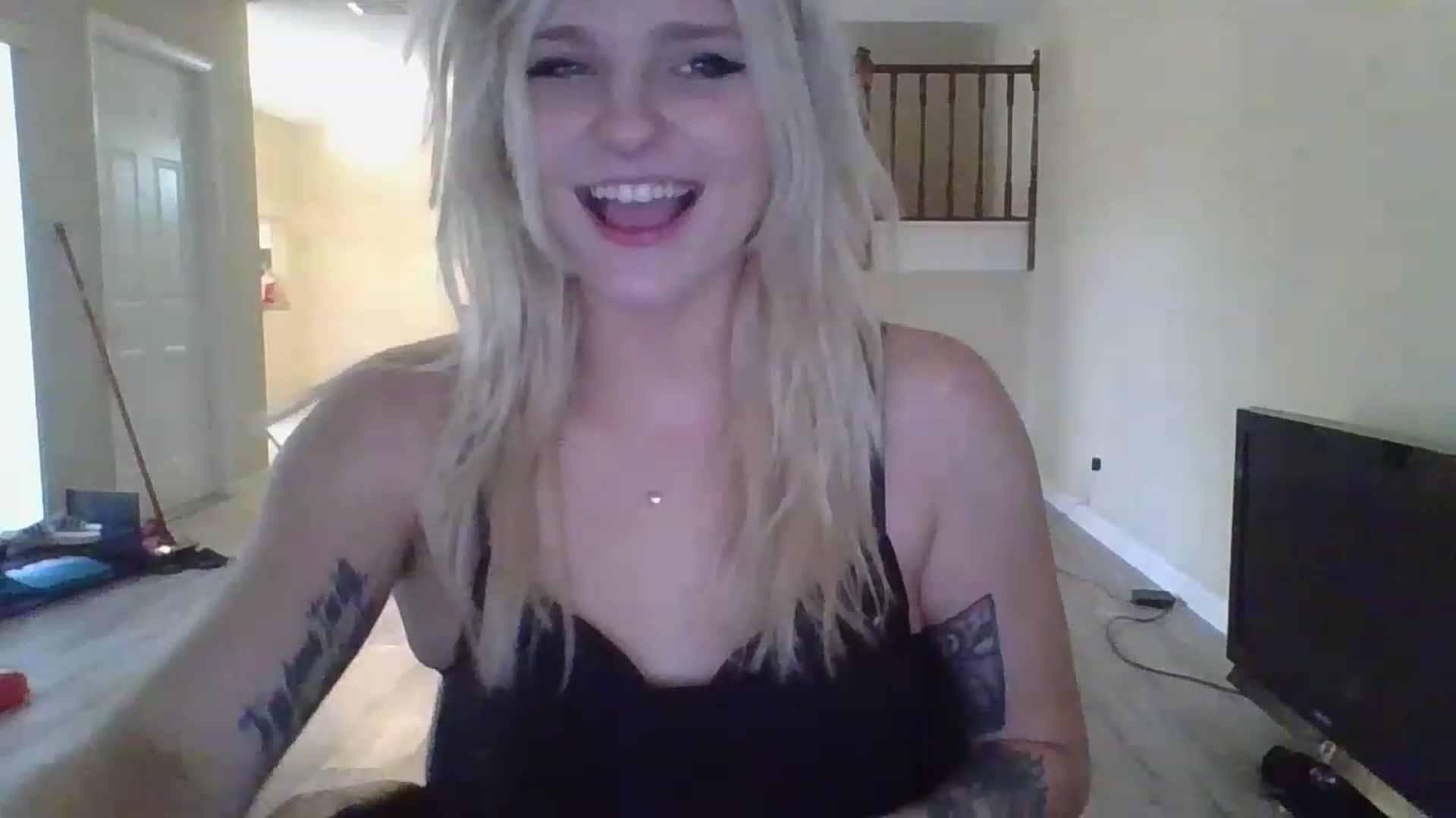 Gallery image thumbnail from DuckChan0's myfreecams stream on, 12/05/2022, 19:57 image 3 of 20