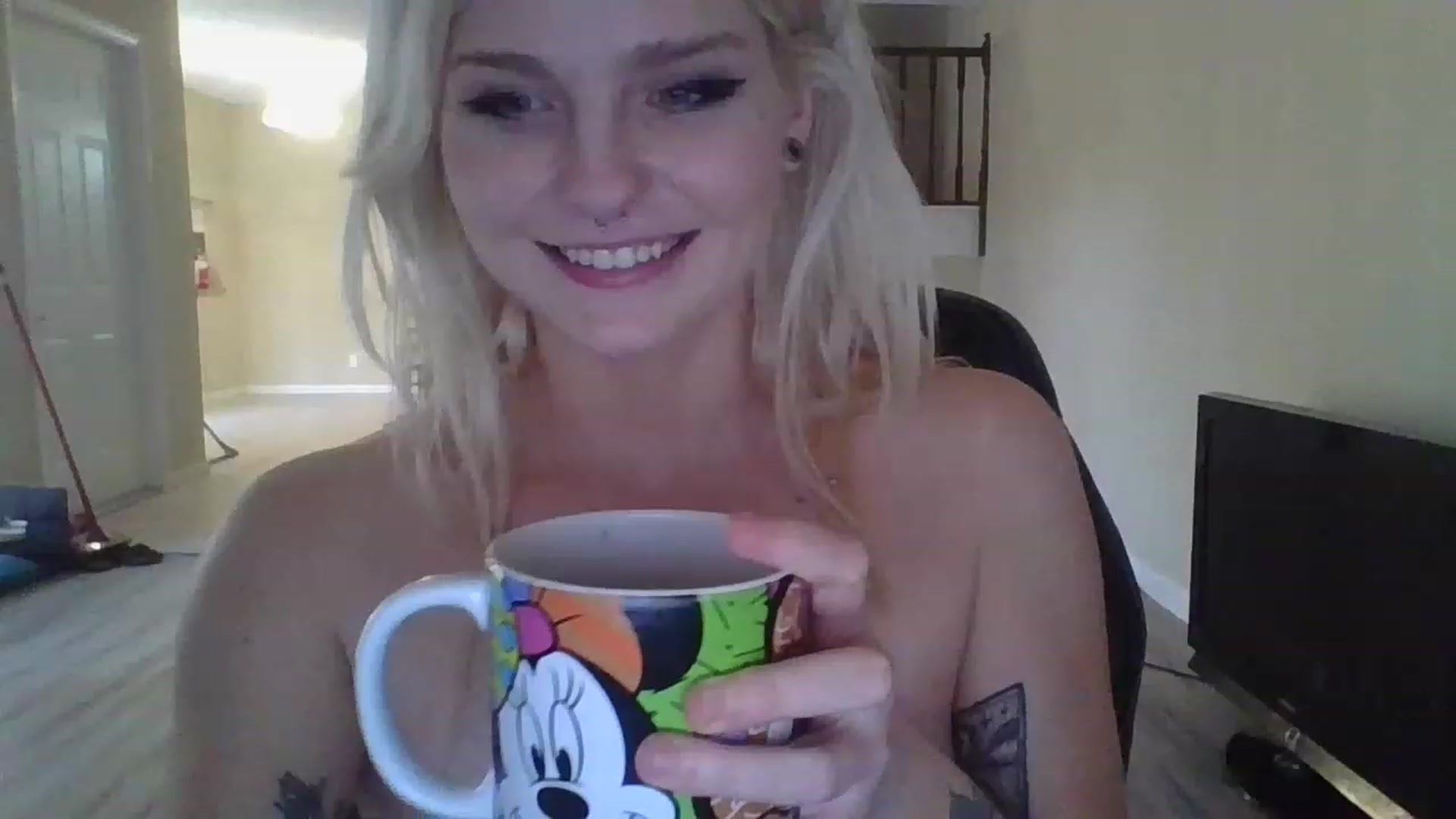 Gallery image thumbnail from DuckChan0's myfreecams stream on, 12/05/2022, 19:57 image 15 of 20