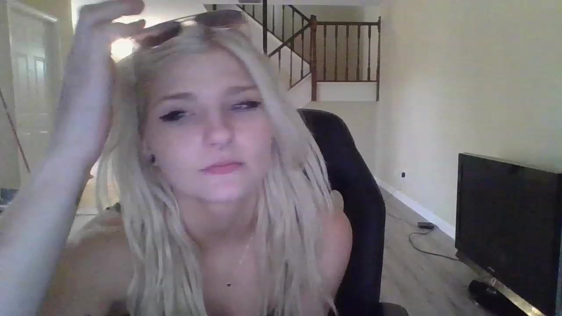 Gallery image thumbnail from DuckChan0's myfreecams stream on, 12/05/2022, 19:57 image 1 of 20