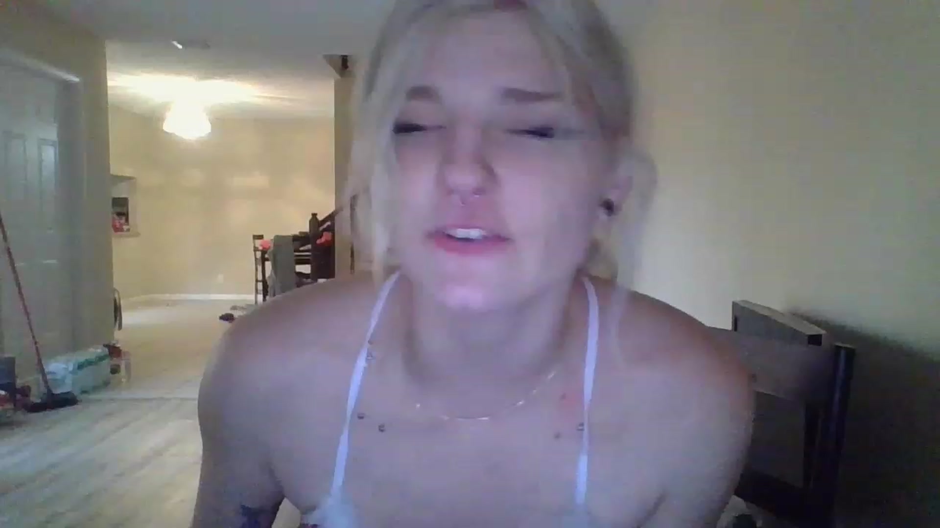 Gallery image thumbnail from DuckChan0's myfreecams stream on, 12/08/2022, 17:13 image 3 of 20