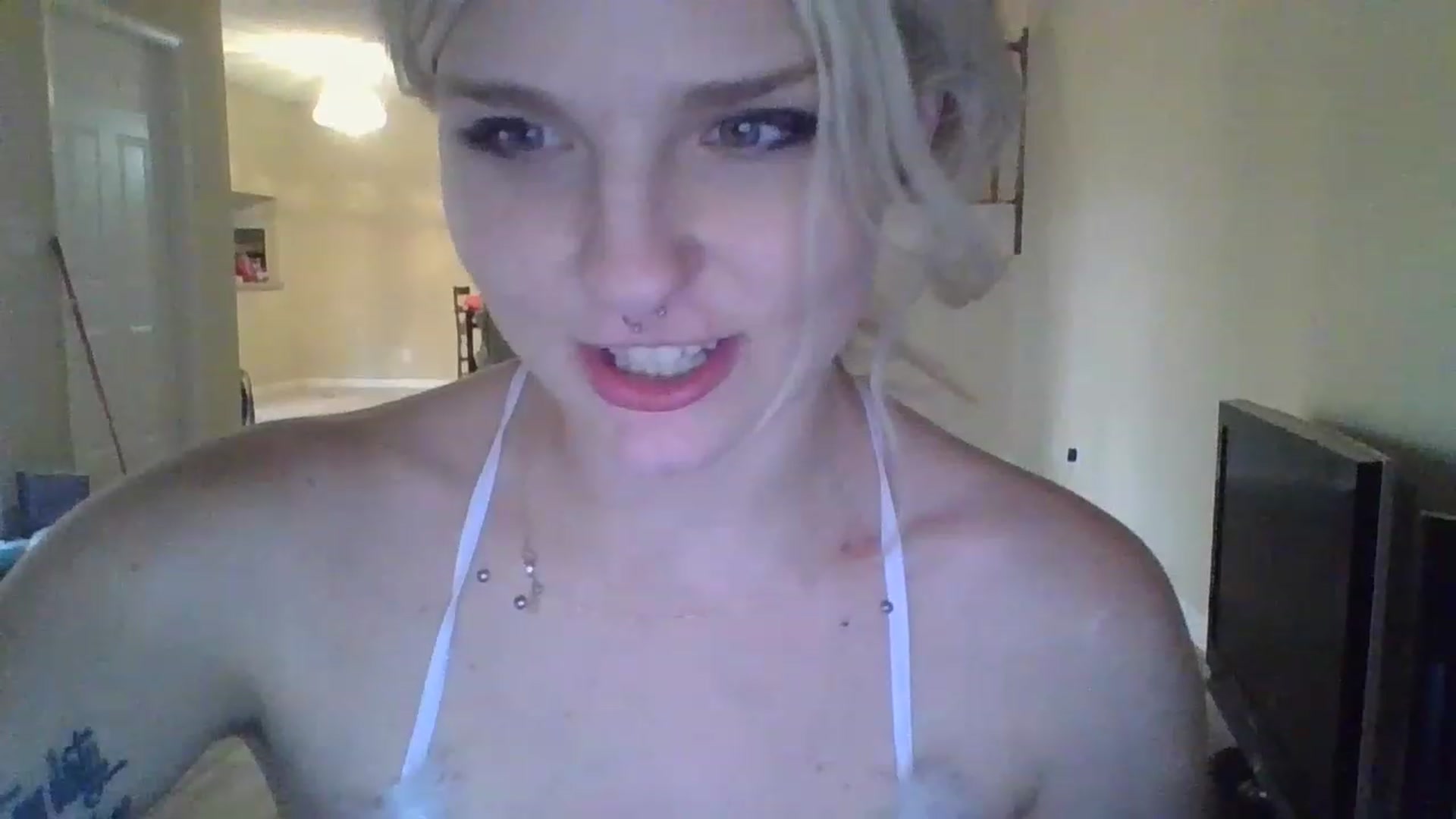 Gallery image thumbnail from DuckChan0's myfreecams stream on, 12/08/2022, 17:13 image 7 of 20