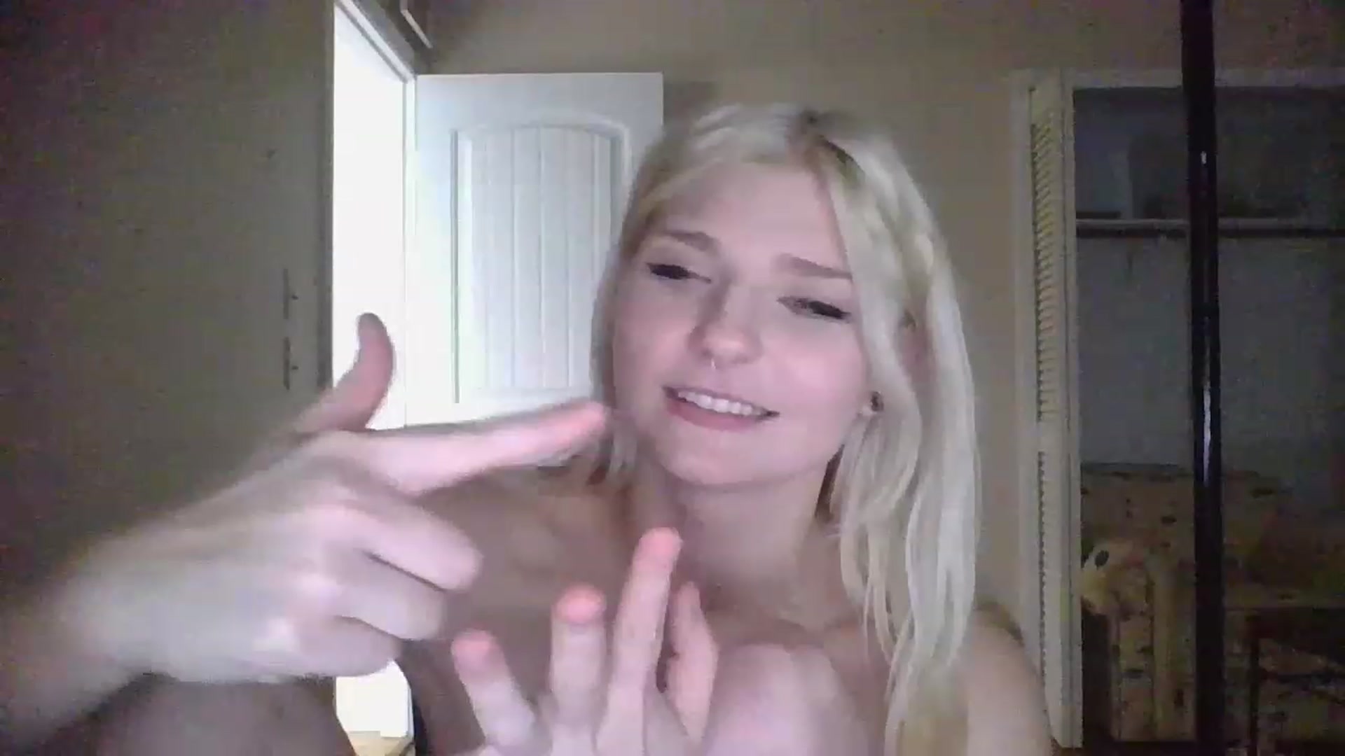 Gallery image thumbnail from DuckChan0's myfreecams stream on, 12/12/2022, 17:52 image 15 of 20