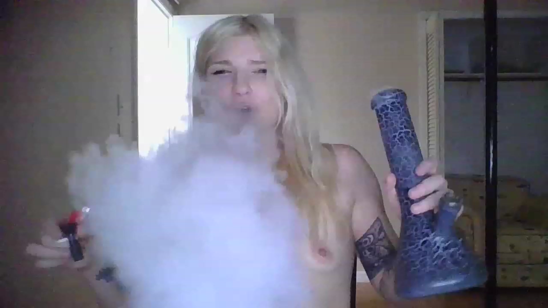 Gallery image thumbnail from DuckChan0's myfreecams stream on, 12/12/2022, 17:52 image 11 of 20