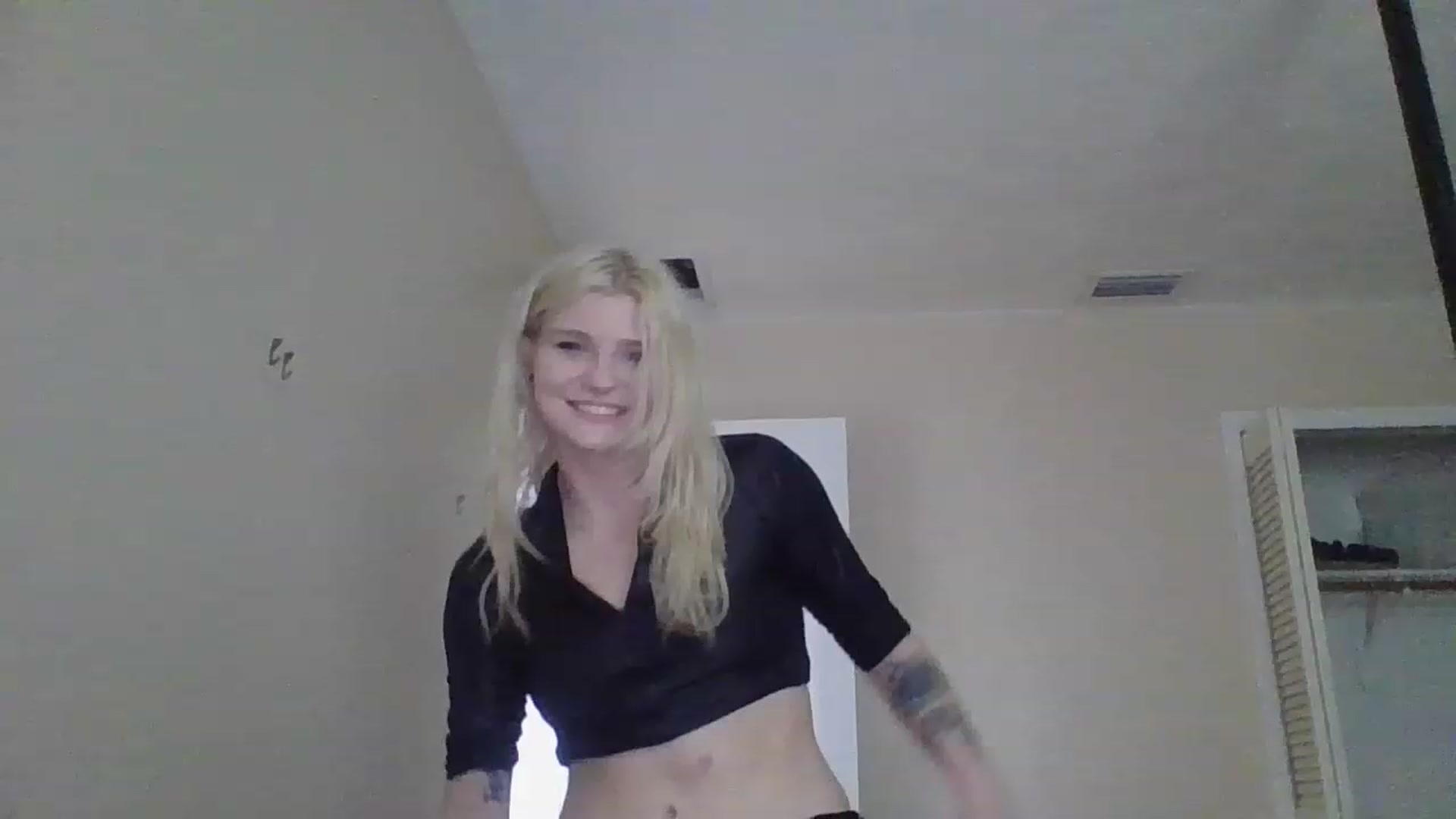 Gallery image thumbnail from DuckChan0's myfreecams stream on, 12/16/2022, 18:41 image 7 of 20