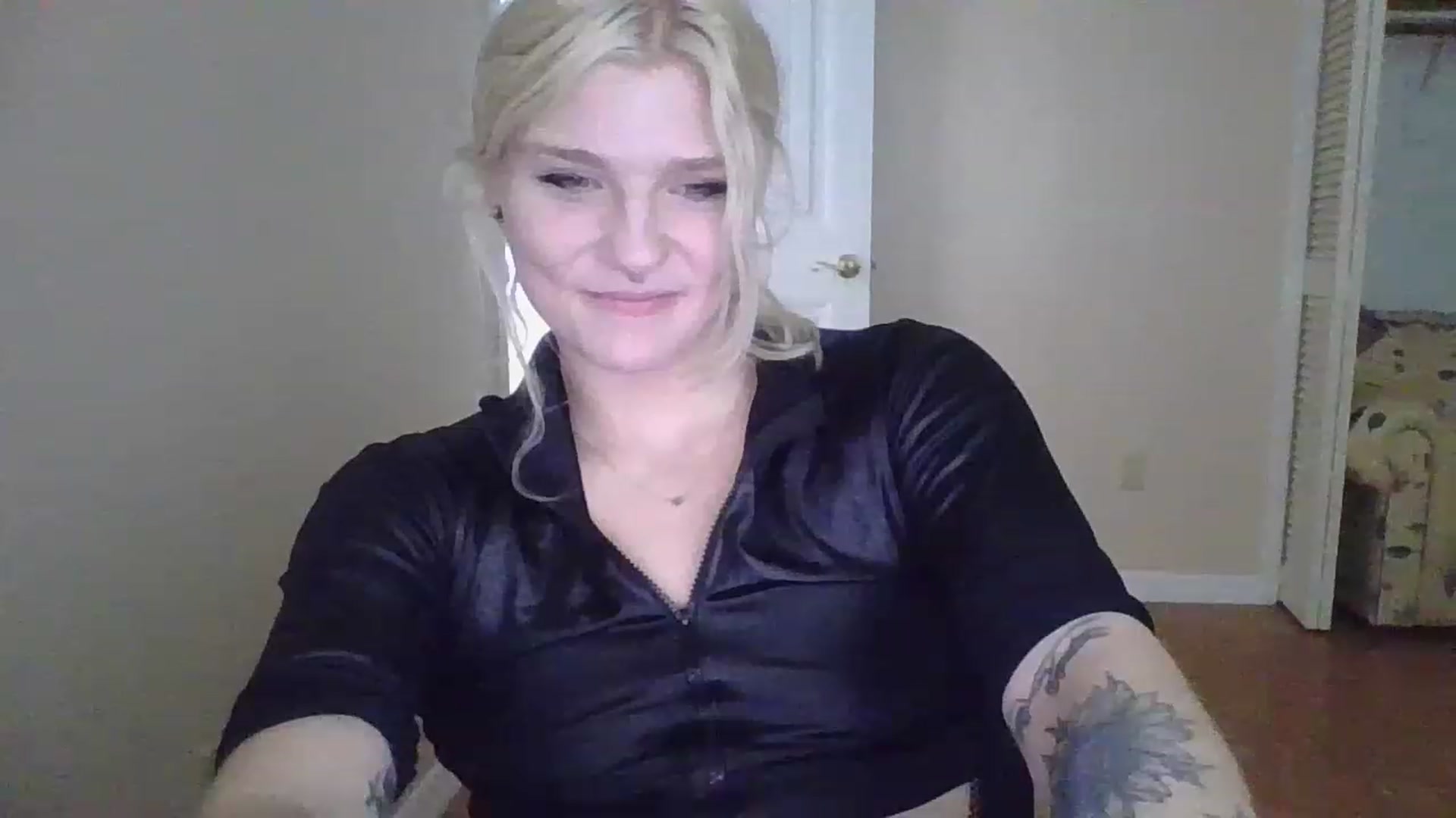 Gallery image thumbnail from DuckChan0's myfreecams stream on, 12/16/2022, 18:41 image 11 of 20