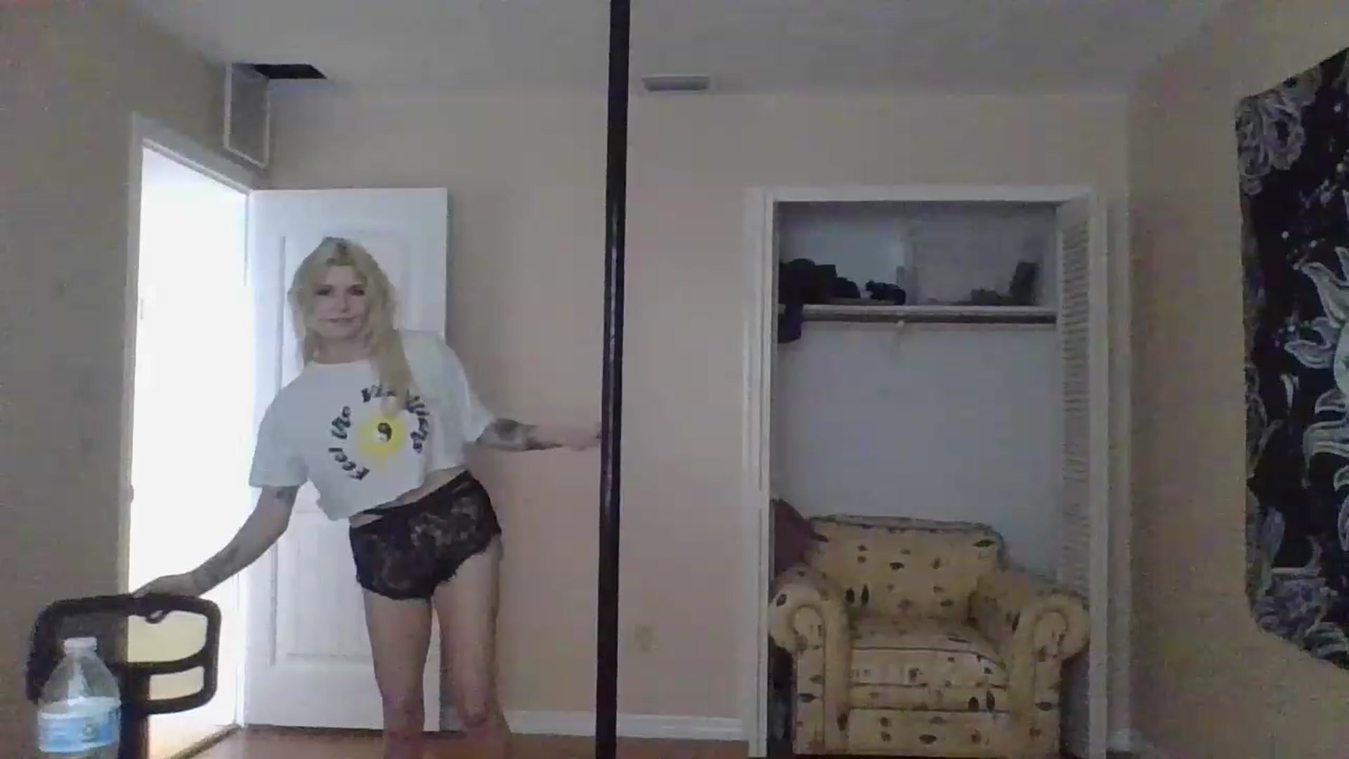 Gallery image thumbnail from DuckChan0's myfreecams stream on, 12/16/2022, 18:41 image 18 of 20