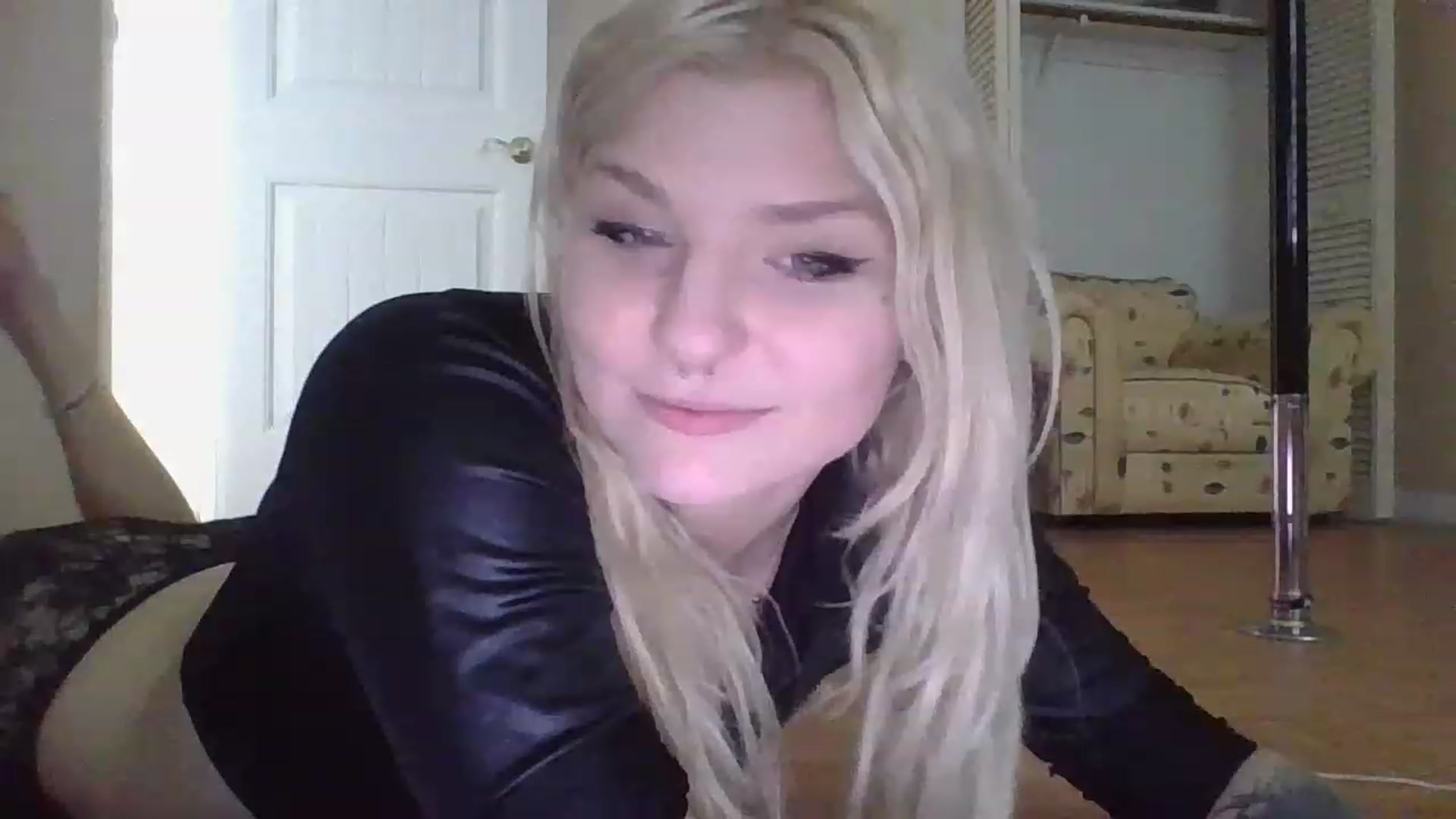 Gallery image thumbnail from DuckChan0's myfreecams stream on, 12/16/2022, 18:41 image 6 of 20