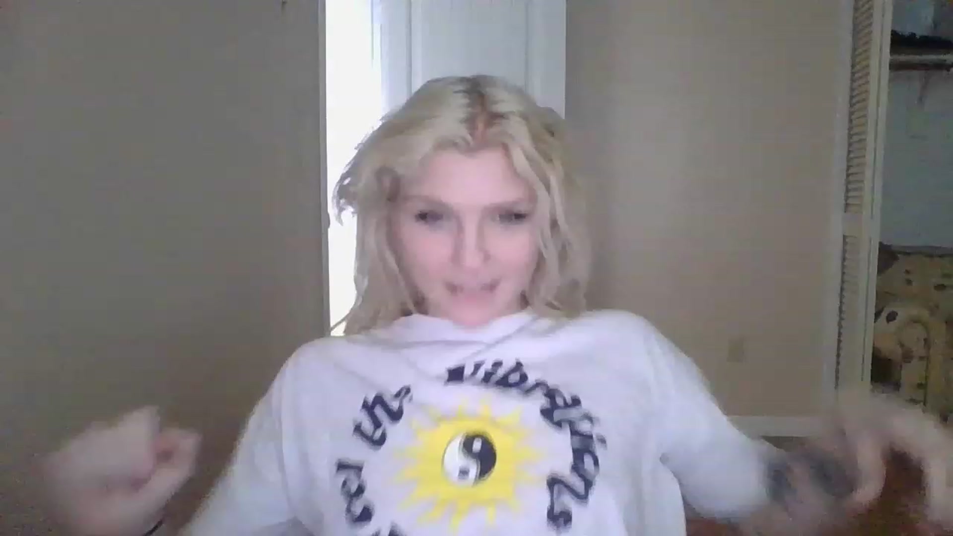Gallery image thumbnail from DuckChan0's myfreecams stream on, 12/16/2022, 18:41 image 19 of 20