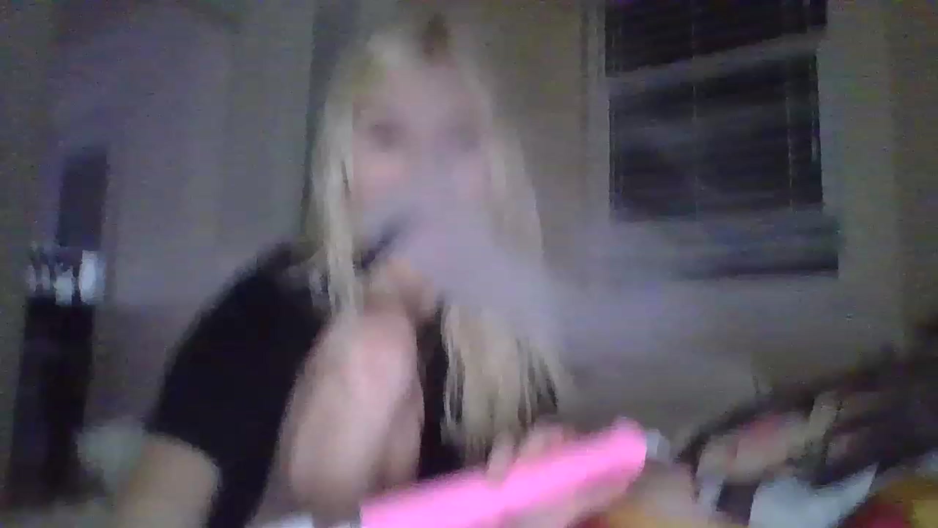 Gallery image thumbnail from DuckChan0's myfreecams stream on, 12/18/2022, 01:06 image 19 of 20