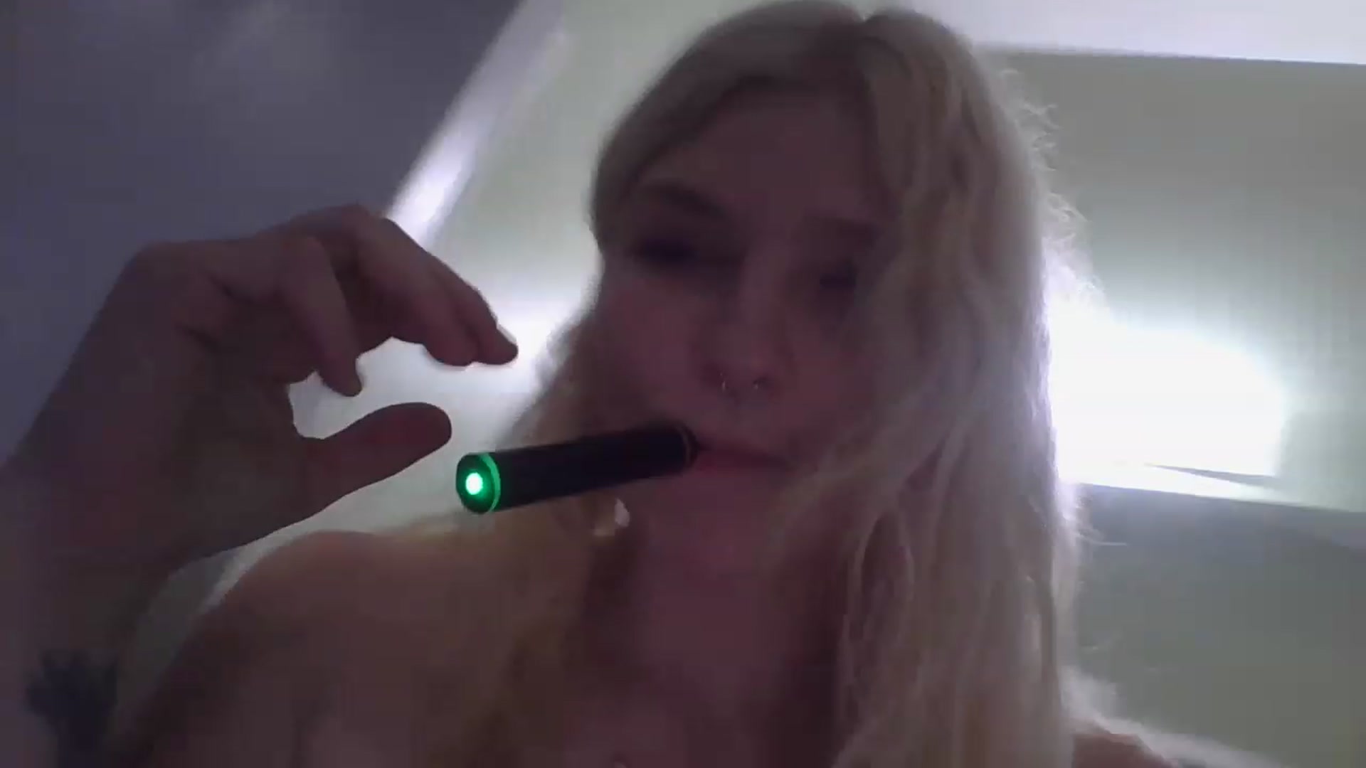 Gallery image thumbnail from DuckChan0's myfreecams stream on, 12/18/2022, 01:29 image 10 of 20