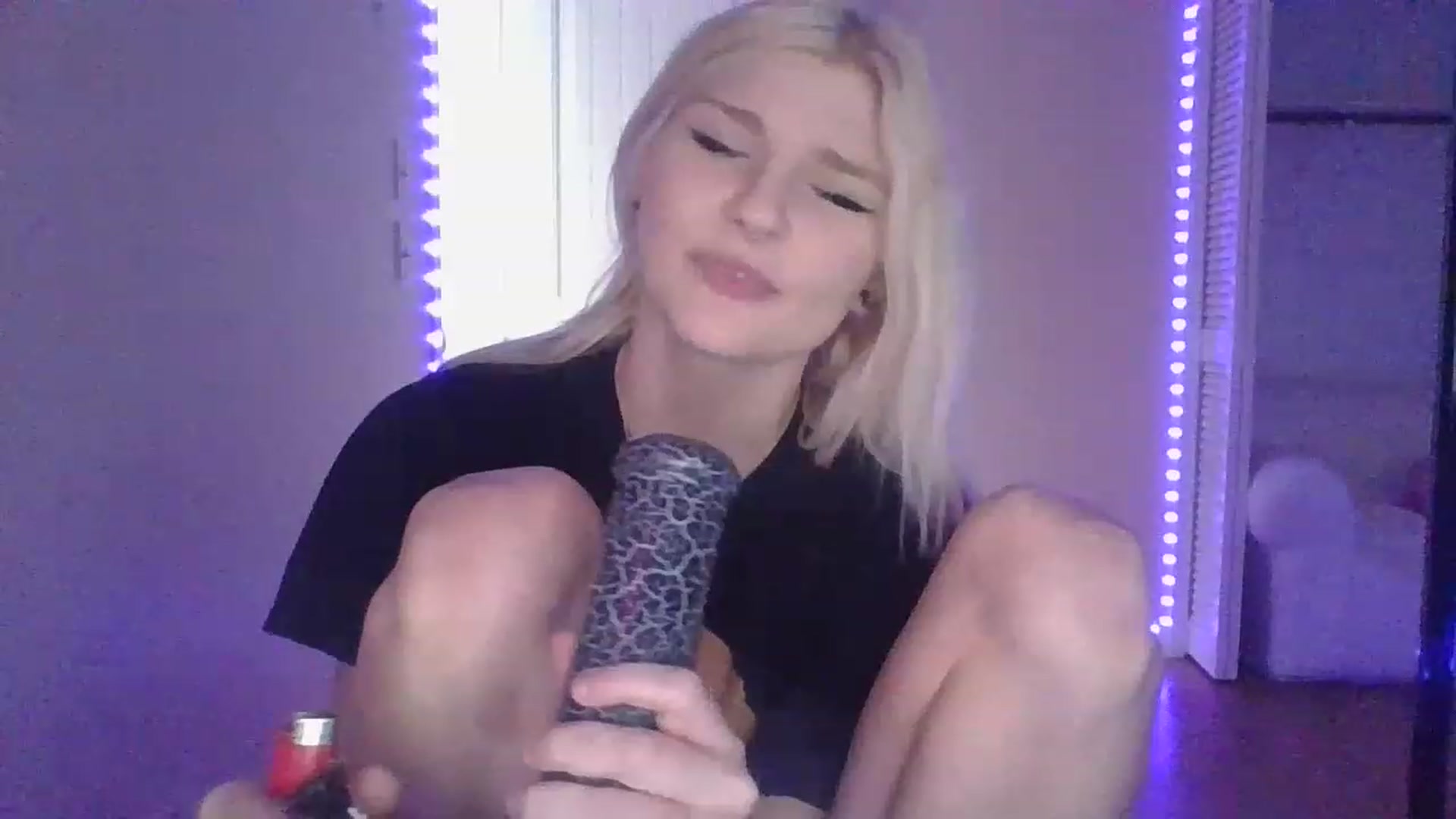 Gallery image thumbnail from DuckChan0's myfreecams stream on, 12/19/2022, 16:40 image 5 of 20