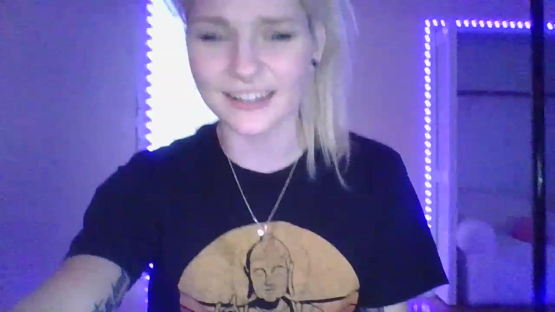 Gallery image thumbnail from DuckChan0's myfreecams stream on, 12/19/2022, 16:40 image 10 of 20