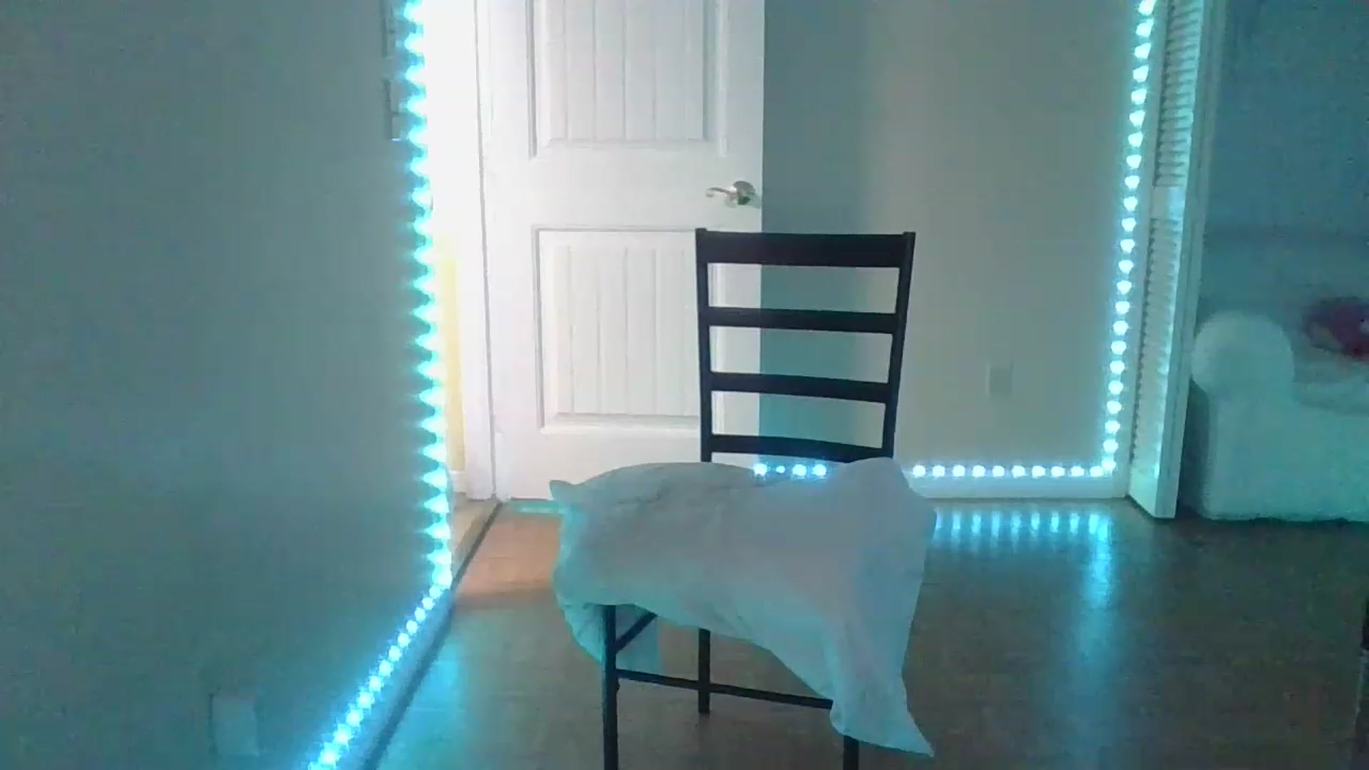 Gallery image thumbnail from DuckChan0's myfreecams stream on, 12/19/2022, 16:40 image 18 of 20