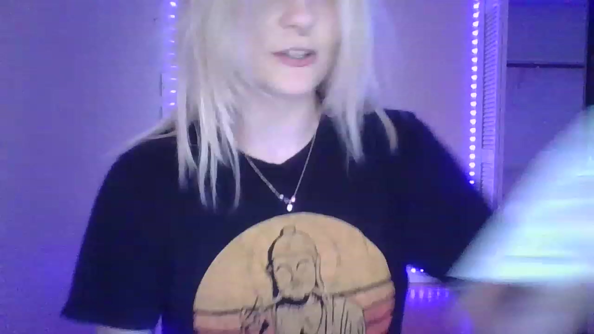 Gallery image thumbnail from DuckChan0's myfreecams stream on, 12/19/2022, 16:40 image 7 of 20