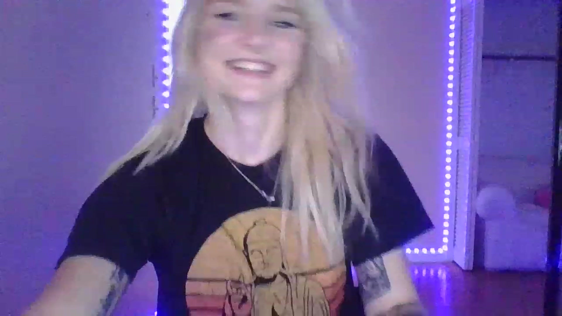 Gallery image thumbnail from DuckChan0's myfreecams stream on, 12/19/2022, 16:40 image 6 of 20