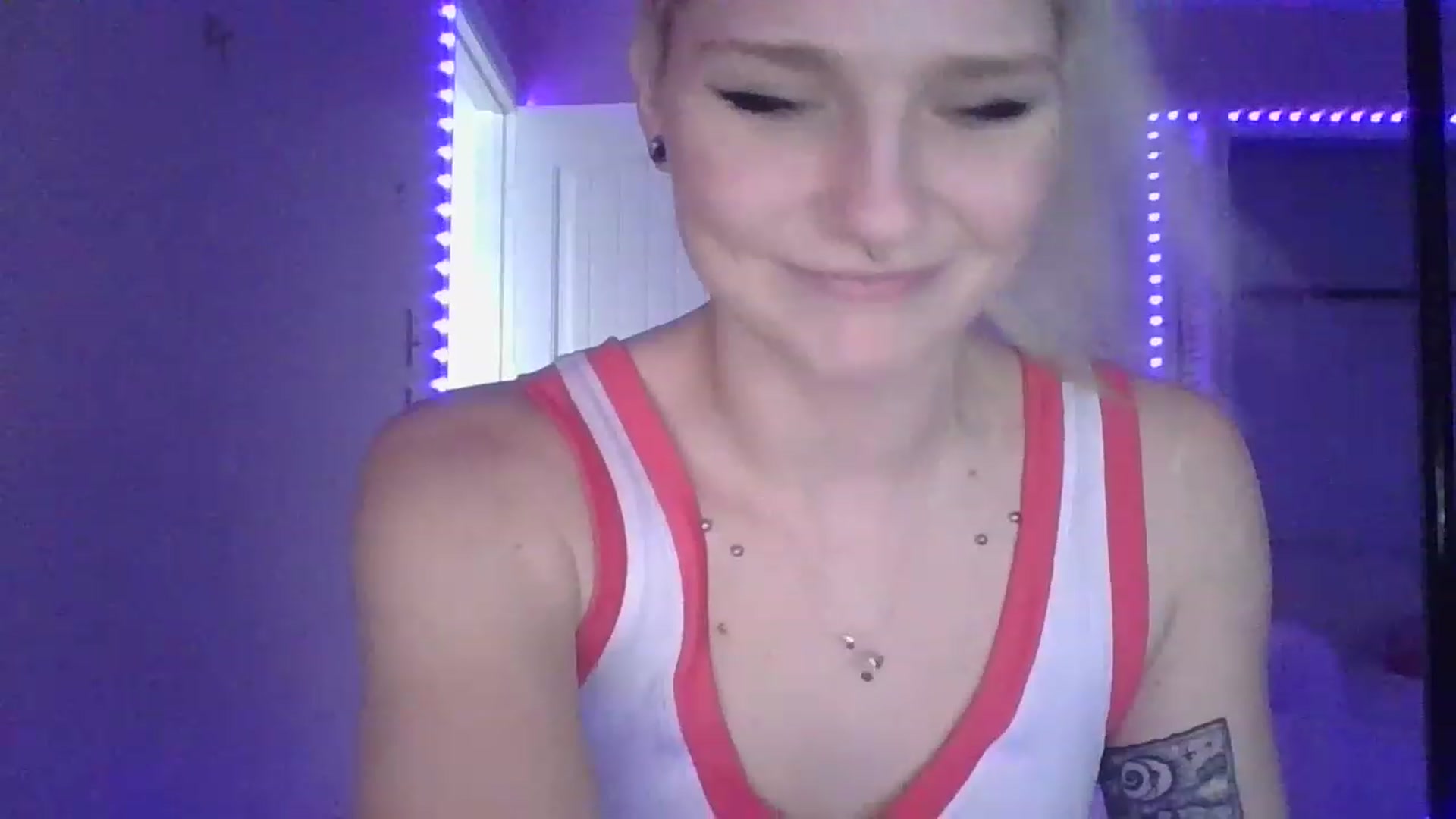 Gallery image thumbnail from DuckChan0's myfreecams stream on, 12/19/2022, 16:40 image 13 of 20