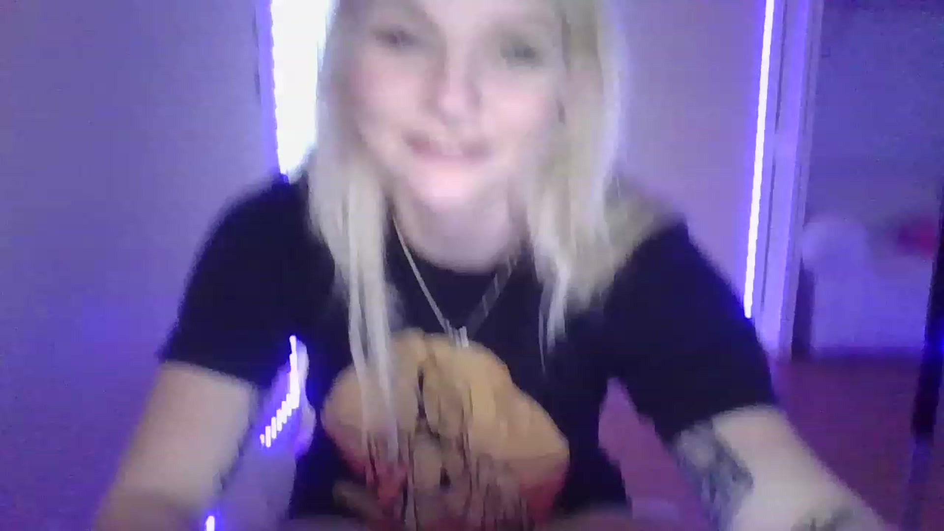 Gallery image thumbnail from DuckChan0's myfreecams stream on, 12/19/2022, 16:40 image 1 of 20