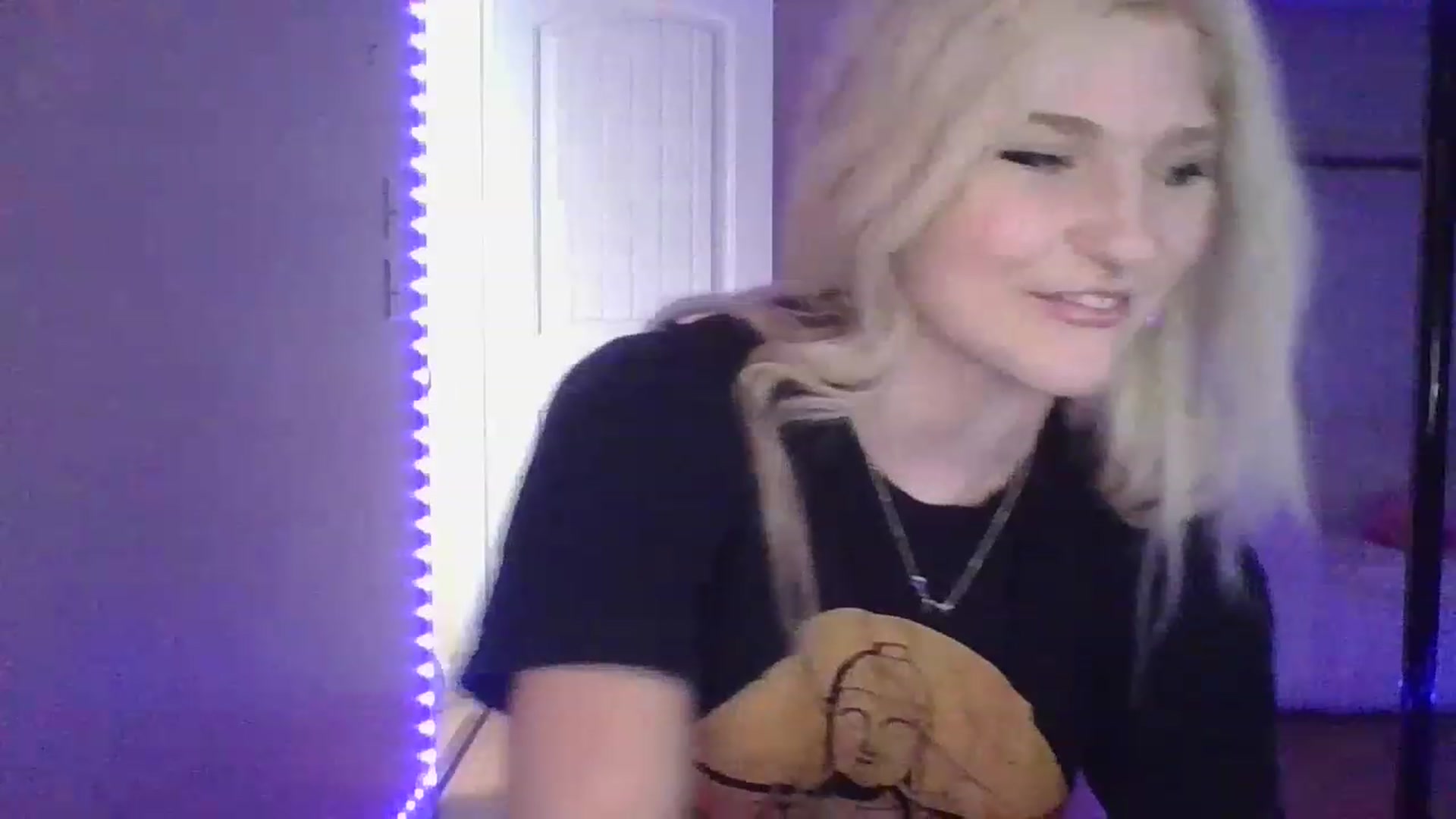 Gallery image thumbnail from DuckChan0's myfreecams stream on, 12/19/2022, 16:40 image 9 of 20