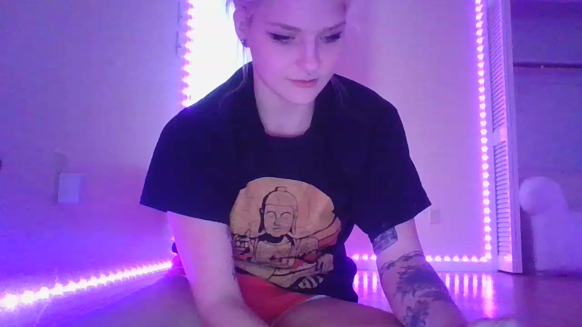 Gallery image thumbnail from DuckChan0's myfreecams stream on, 12/19/2022, 19:48 image 12 of 20
