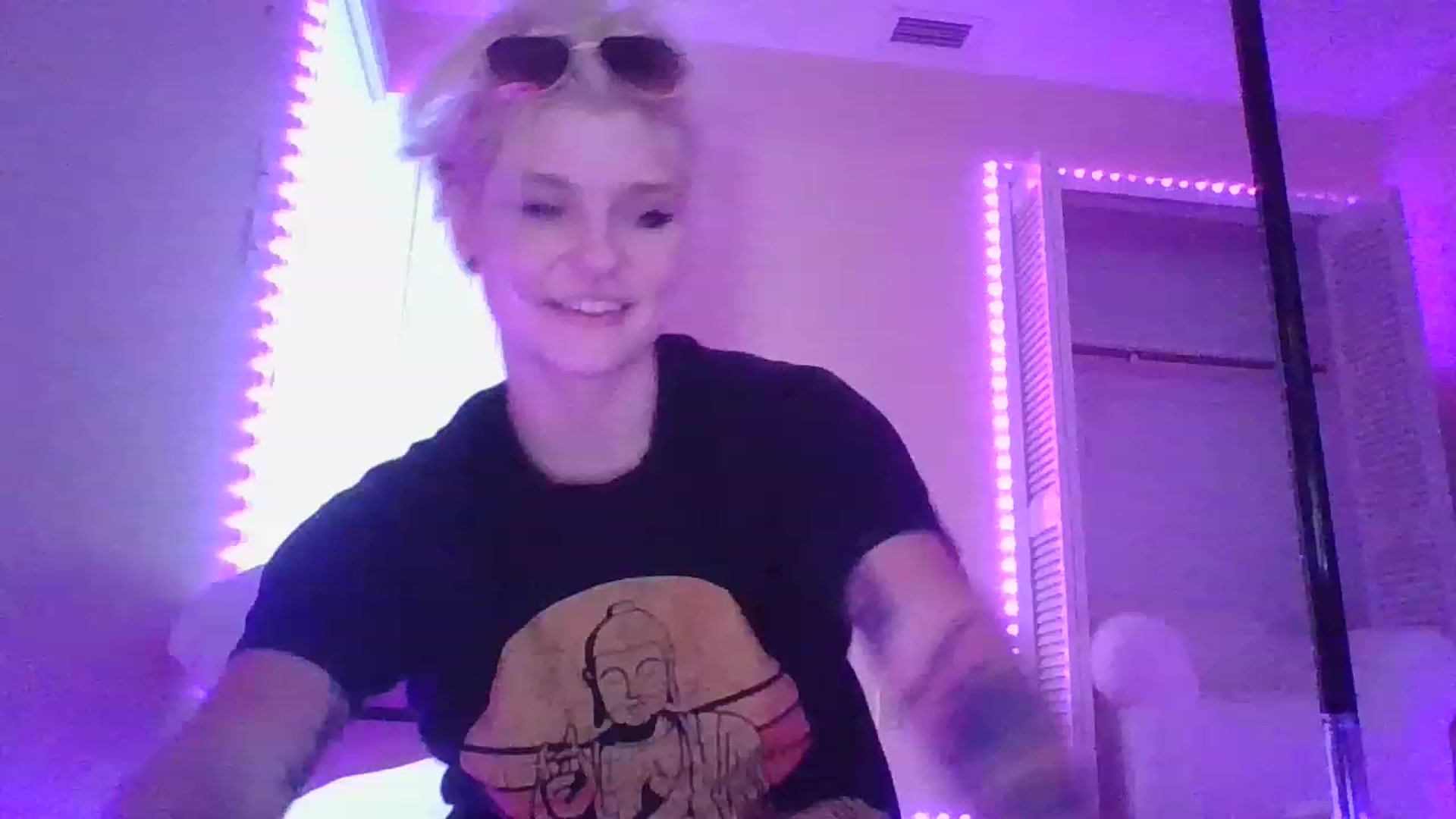 Gallery image thumbnail from DuckChan0's myfreecams stream on, 12/19/2022, 19:48 image 11 of 20