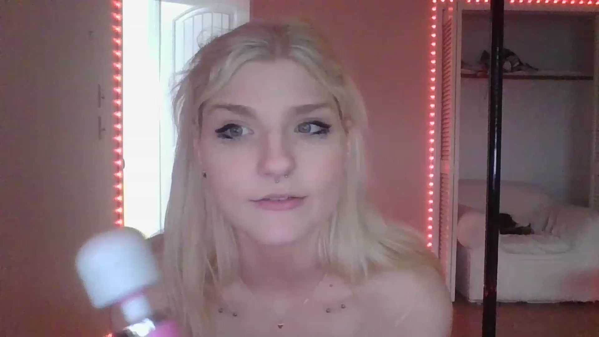 Gallery image thumbnail from DuckChan0's myfreecams stream on, 12/20/2022, 16:40 image 20 of 20