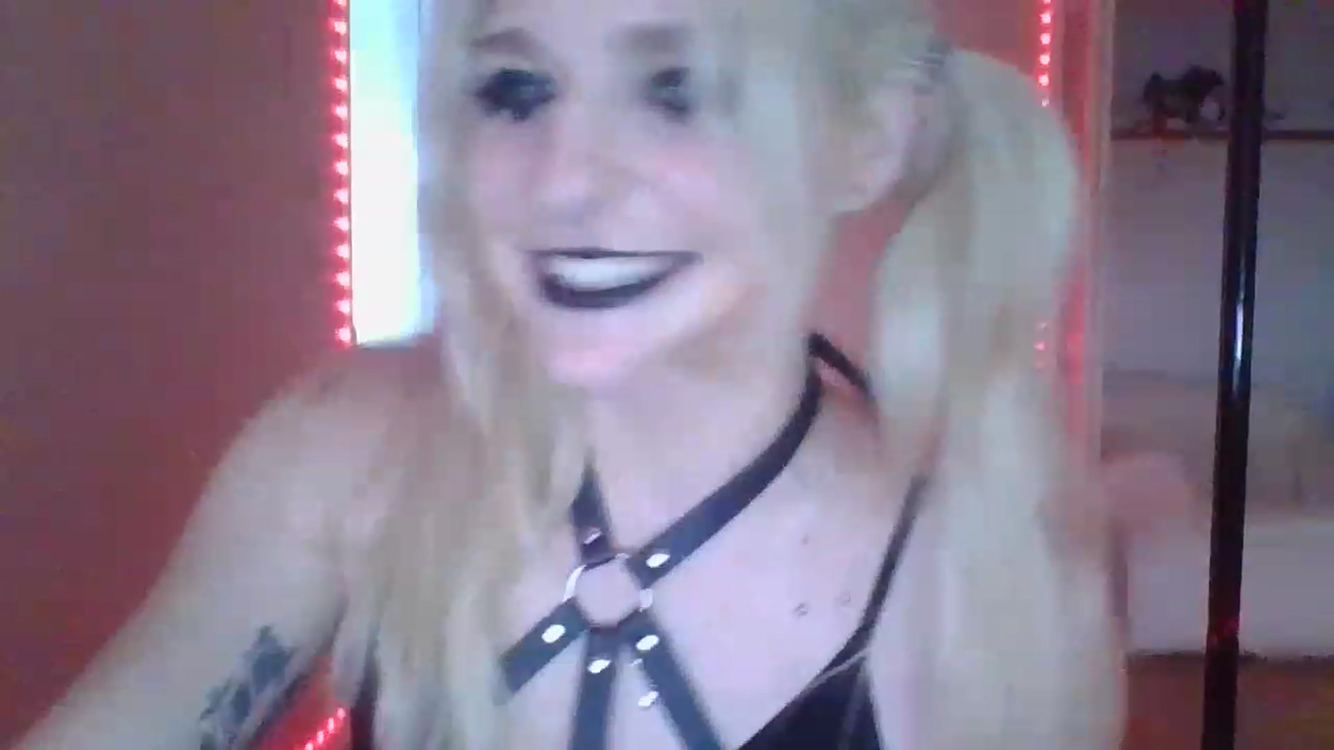 Gallery image thumbnail from DuckChan0's myfreecams stream on, 12/21/2022, 17:07 image 19 of 20