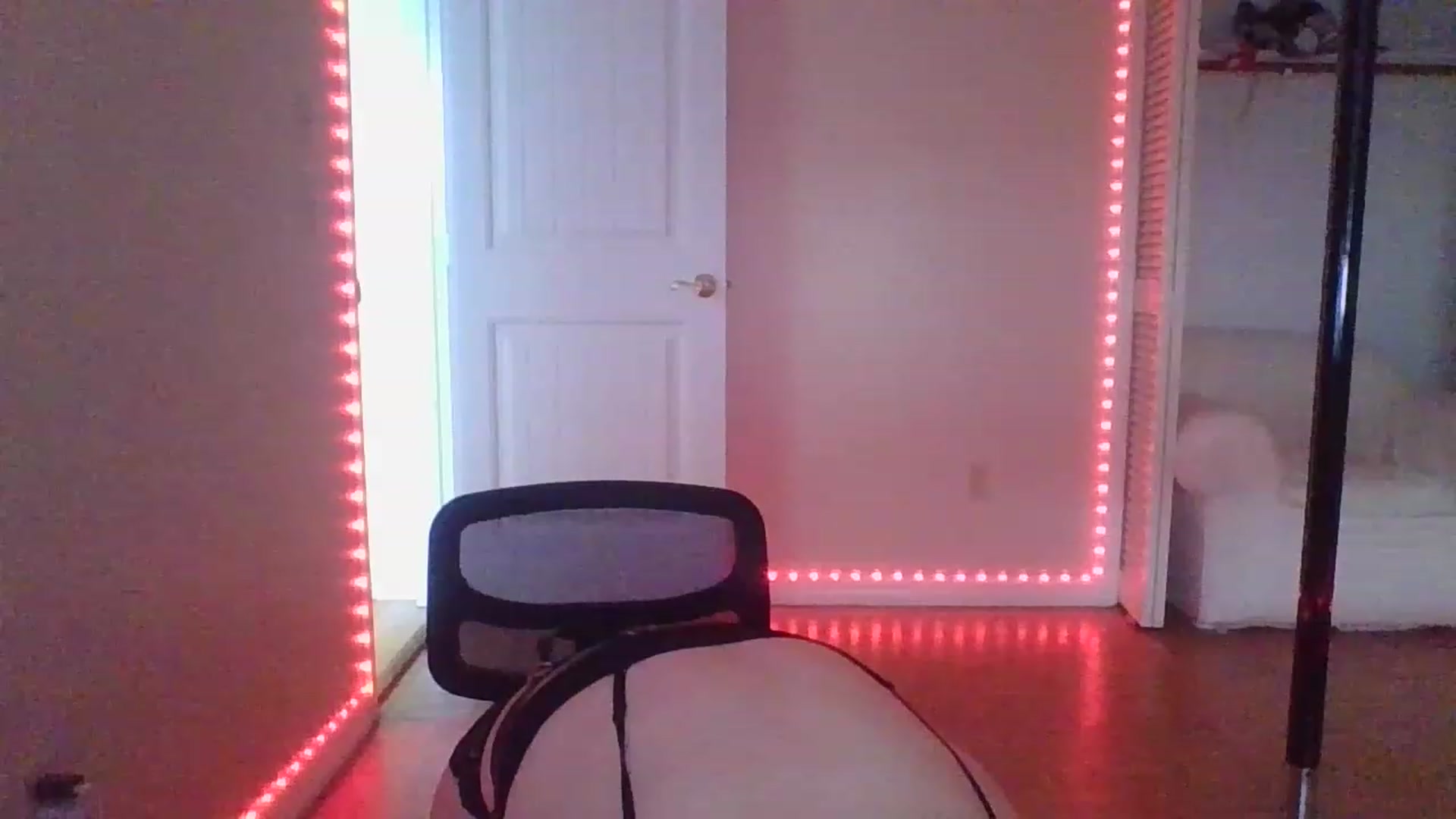 Gallery image thumbnail from DuckChan0's myfreecams stream on, 12/21/2022, 17:07 image 16 of 20