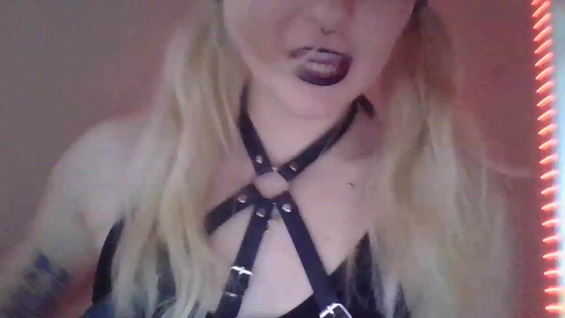 Gallery image thumbnail from DuckChan0's myfreecams stream on, 12/21/2022, 19:25 image 1 of 20