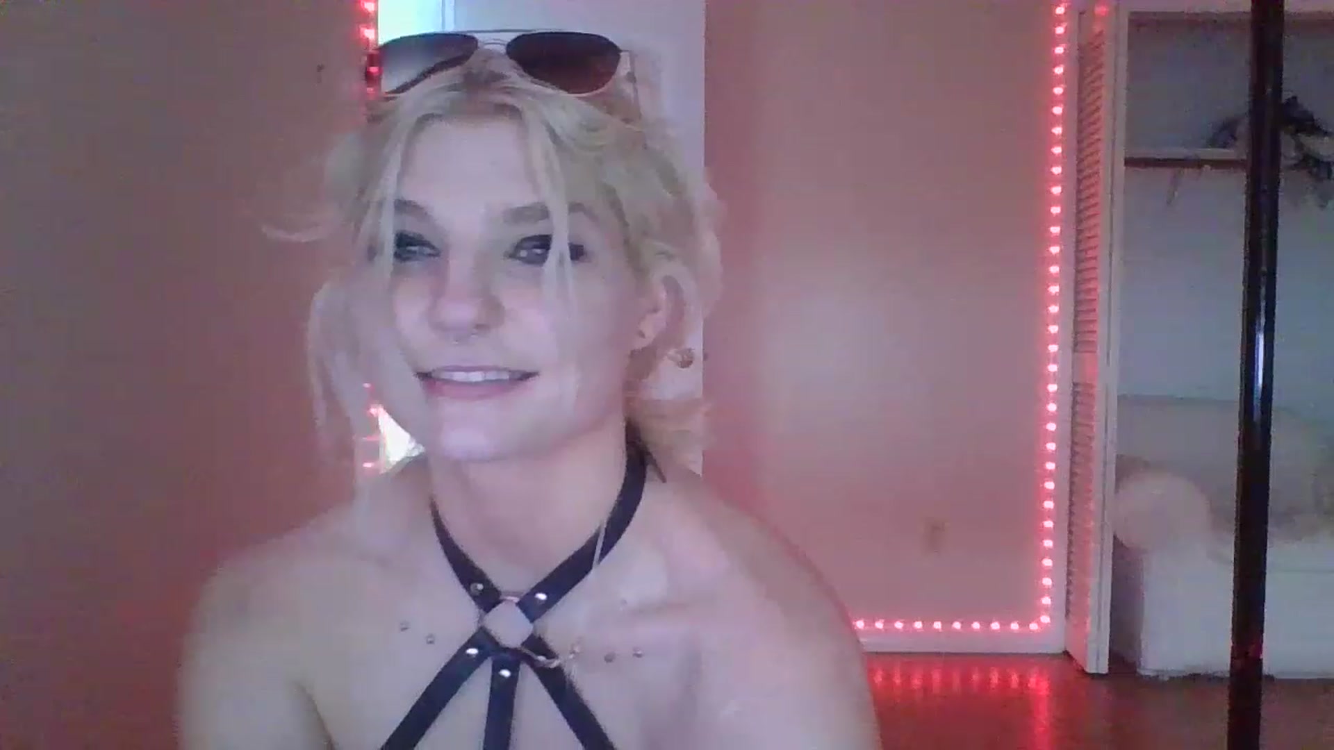 Gallery image thumbnail from DuckChan0's myfreecams stream on, 12/21/2022, 19:25 image 12 of 20