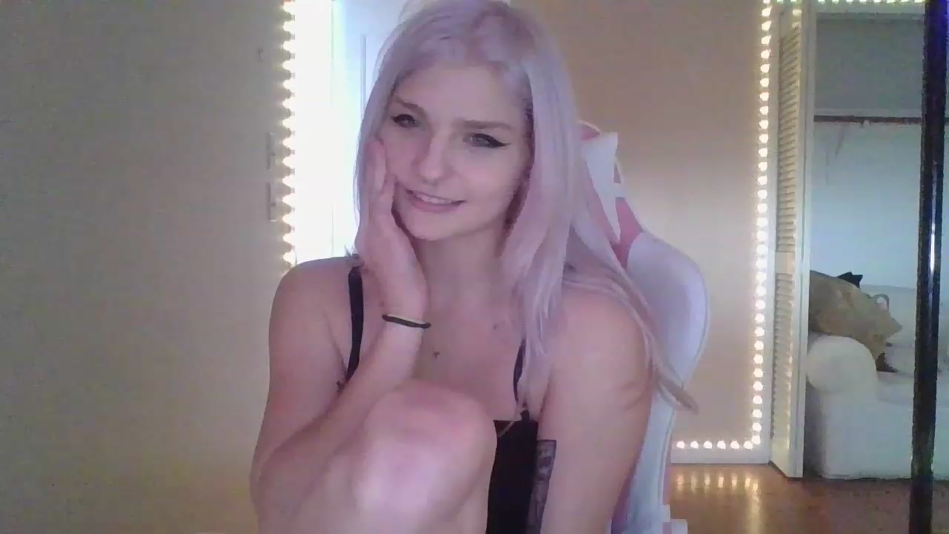 Gallery image thumbnail from DuckChan0's myfreecams stream on, 12/23/2022, 16:42 image 8 of 20