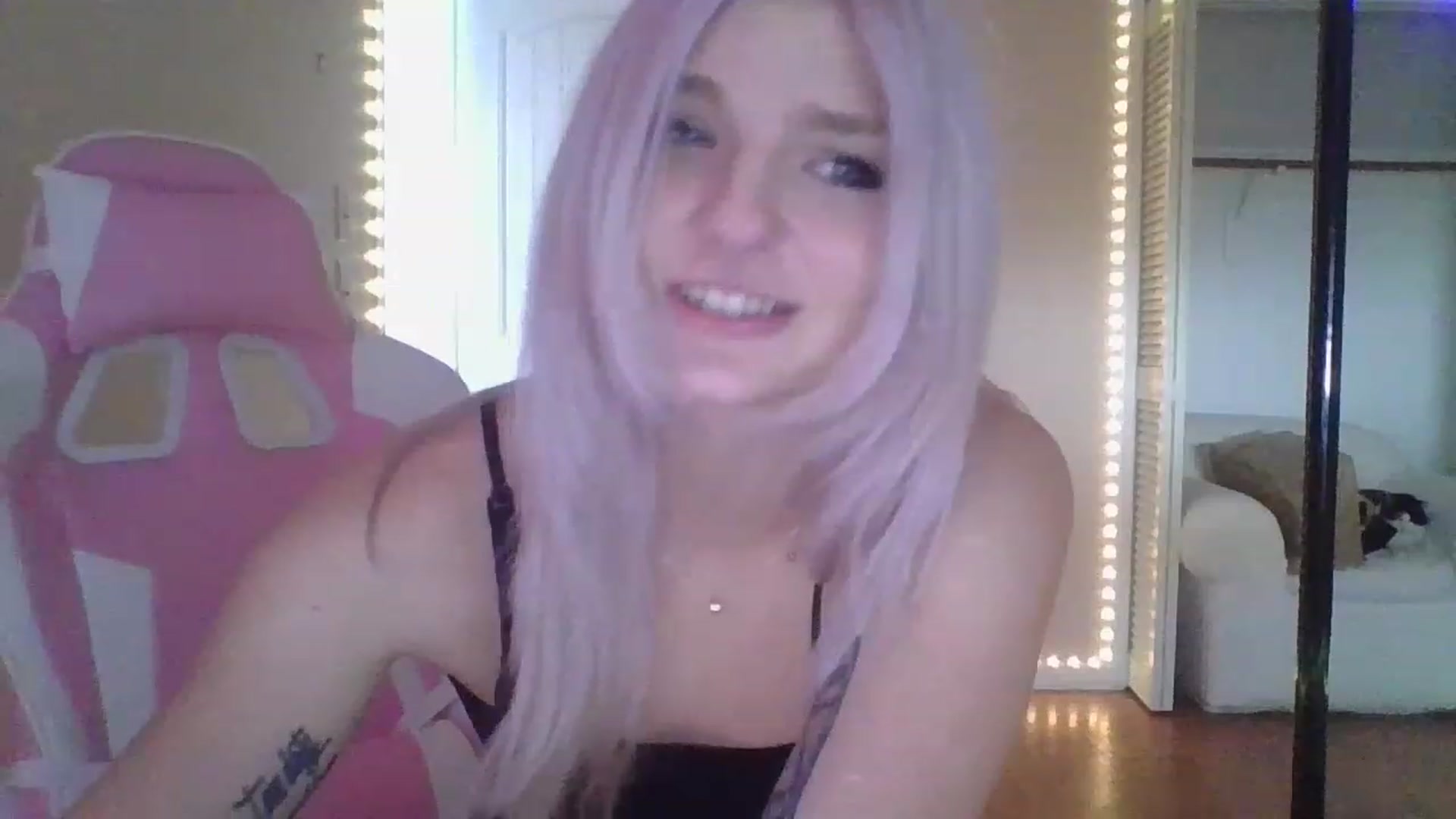 Gallery image thumbnail from DuckChan0's myfreecams stream on, 12/23/2022, 16:42 image 18 of 20