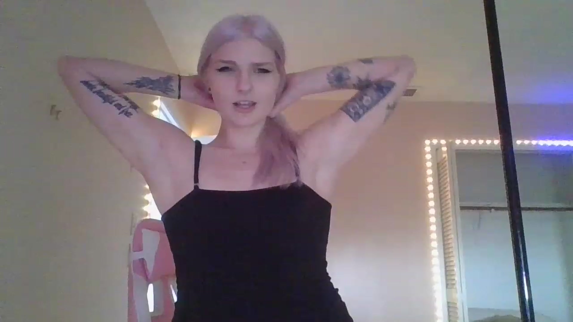 Gallery image thumbnail from DuckChan0's myfreecams stream on, 12/23/2022, 16:42 image 14 of 20