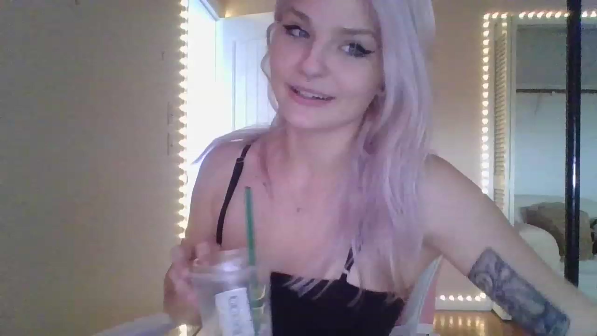 Gallery image thumbnail from DuckChan0's myfreecams stream on, 12/23/2022, 16:42 image 15 of 20