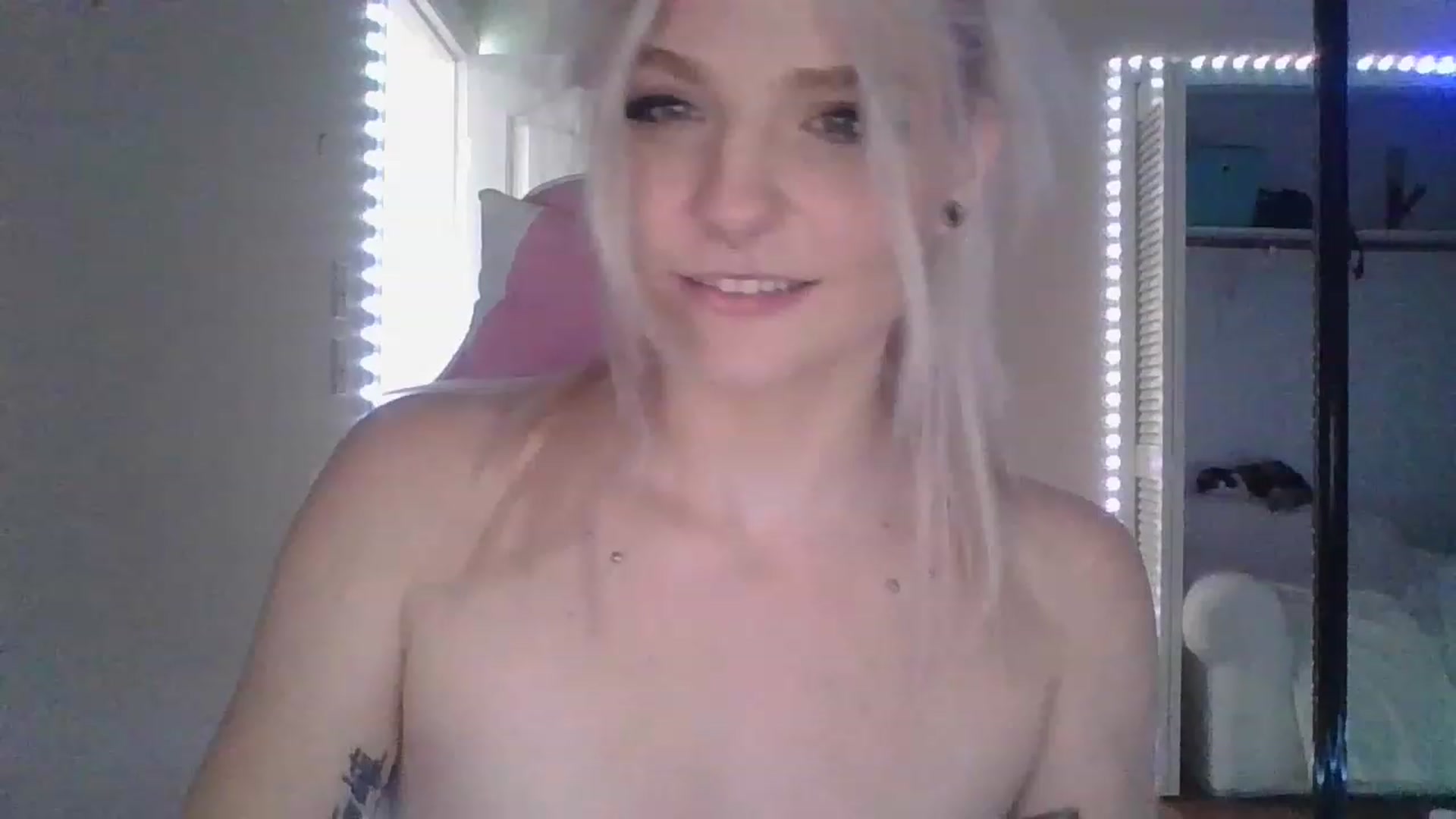 Gallery image thumbnail from DuckChan0's myfreecams stream on, 01/03/2023, 18:10 image 4 of 20