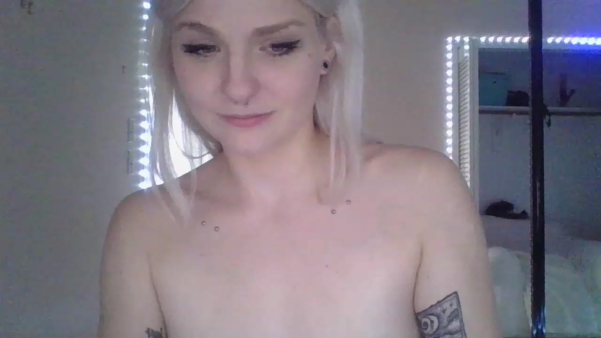 Gallery image thumbnail from DuckChan0's myfreecams stream on, 01/03/2023, 18:10 image 15 of 20