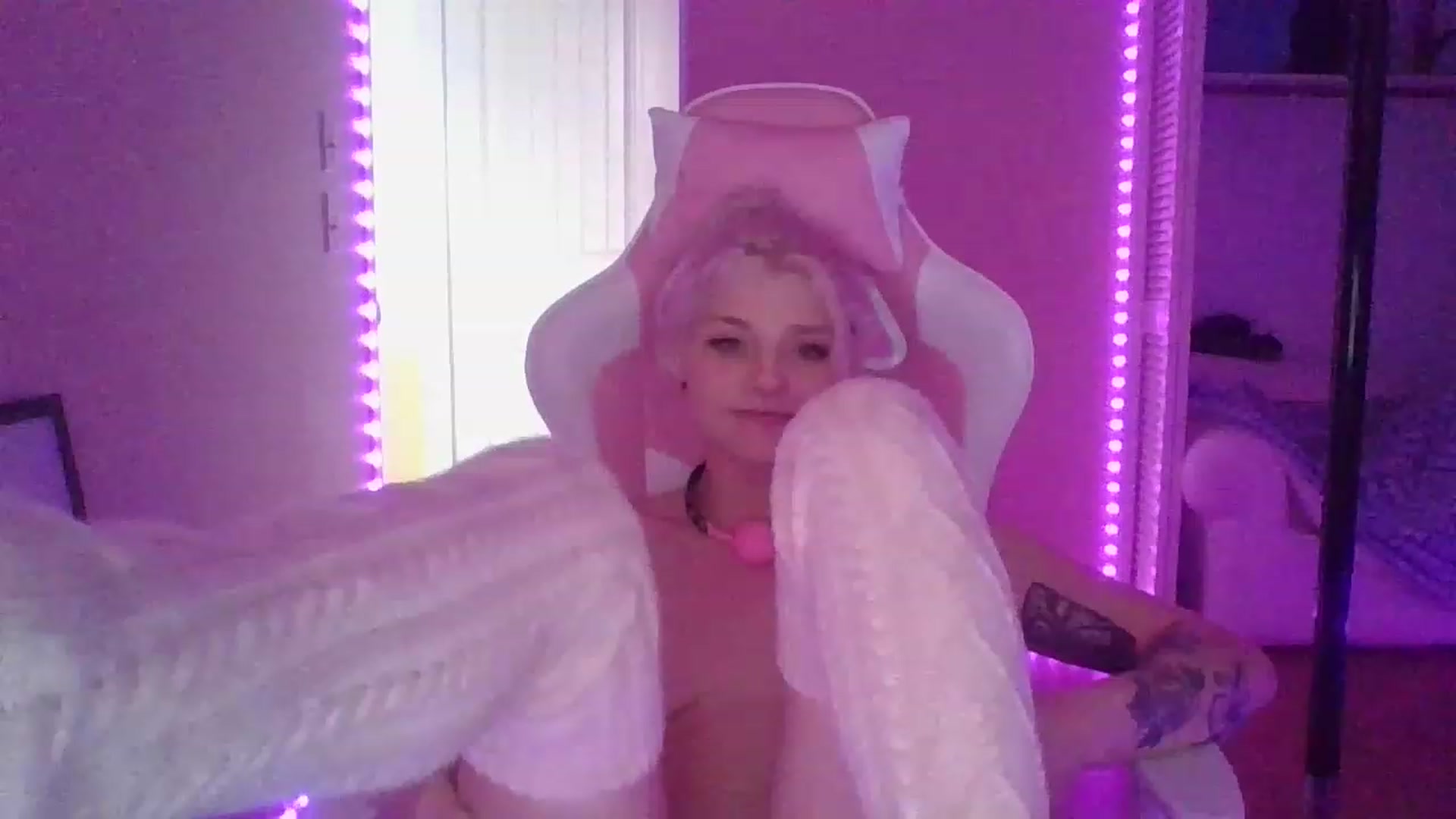 Gallery image thumbnail from DuckChan0's myfreecams stream on, 01/04/2023, 18:31 image 7 of 20