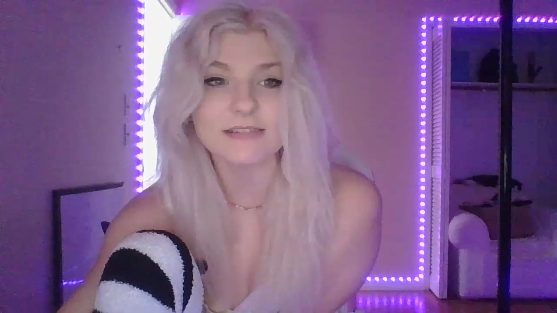 Gallery image thumbnail from DuckChan0's myfreecams stream on, 01/05/2023, 15:21 image 3 of 20