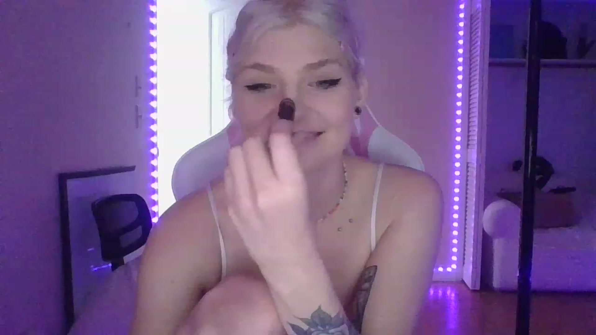 Gallery image thumbnail from DuckChan0's myfreecams stream on, 01/05/2023, 15:59 image 15 of 20