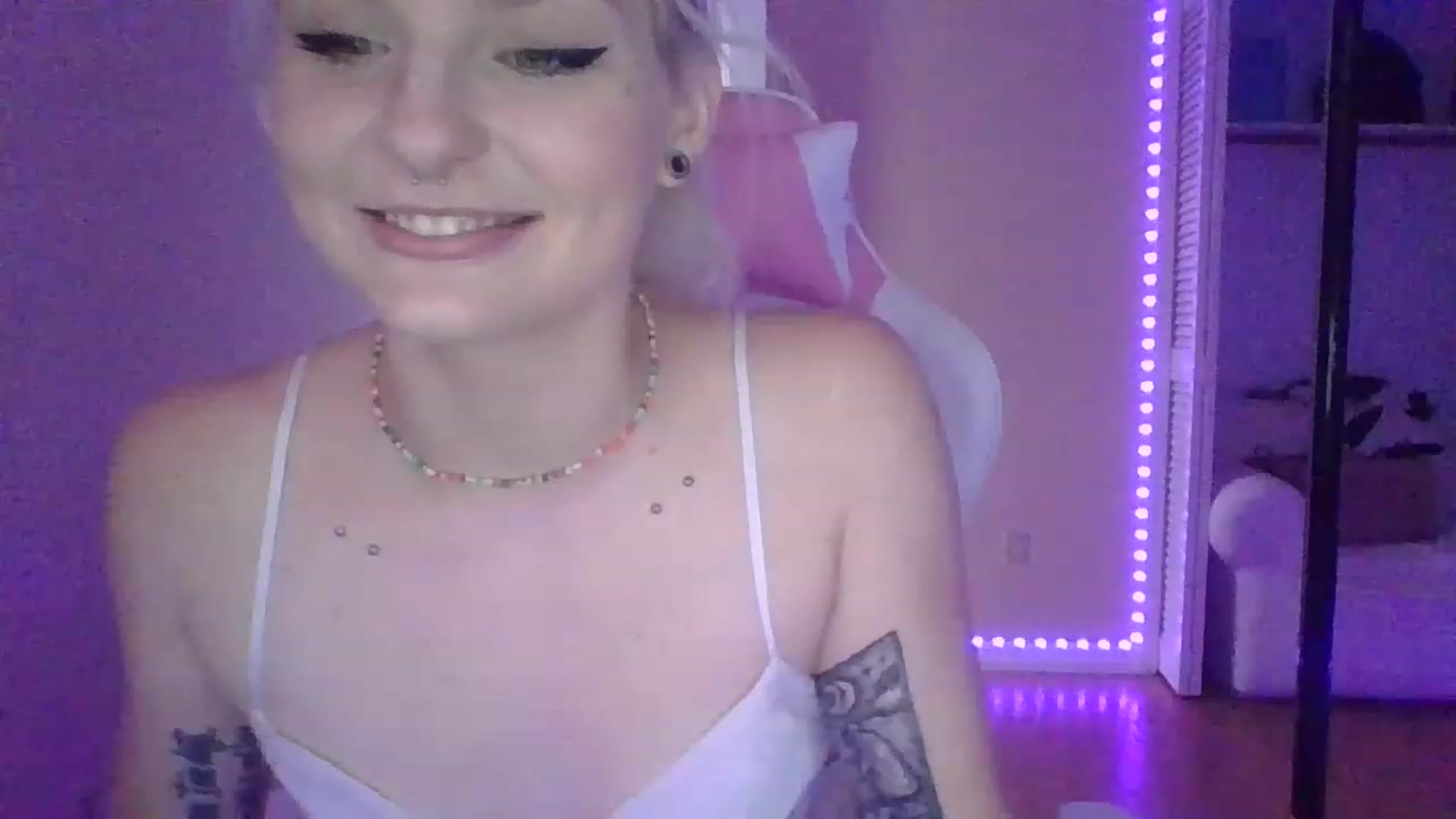 Gallery image thumbnail from DuckChan0's myfreecams stream on, 01/05/2023, 15:59 image 3 of 20