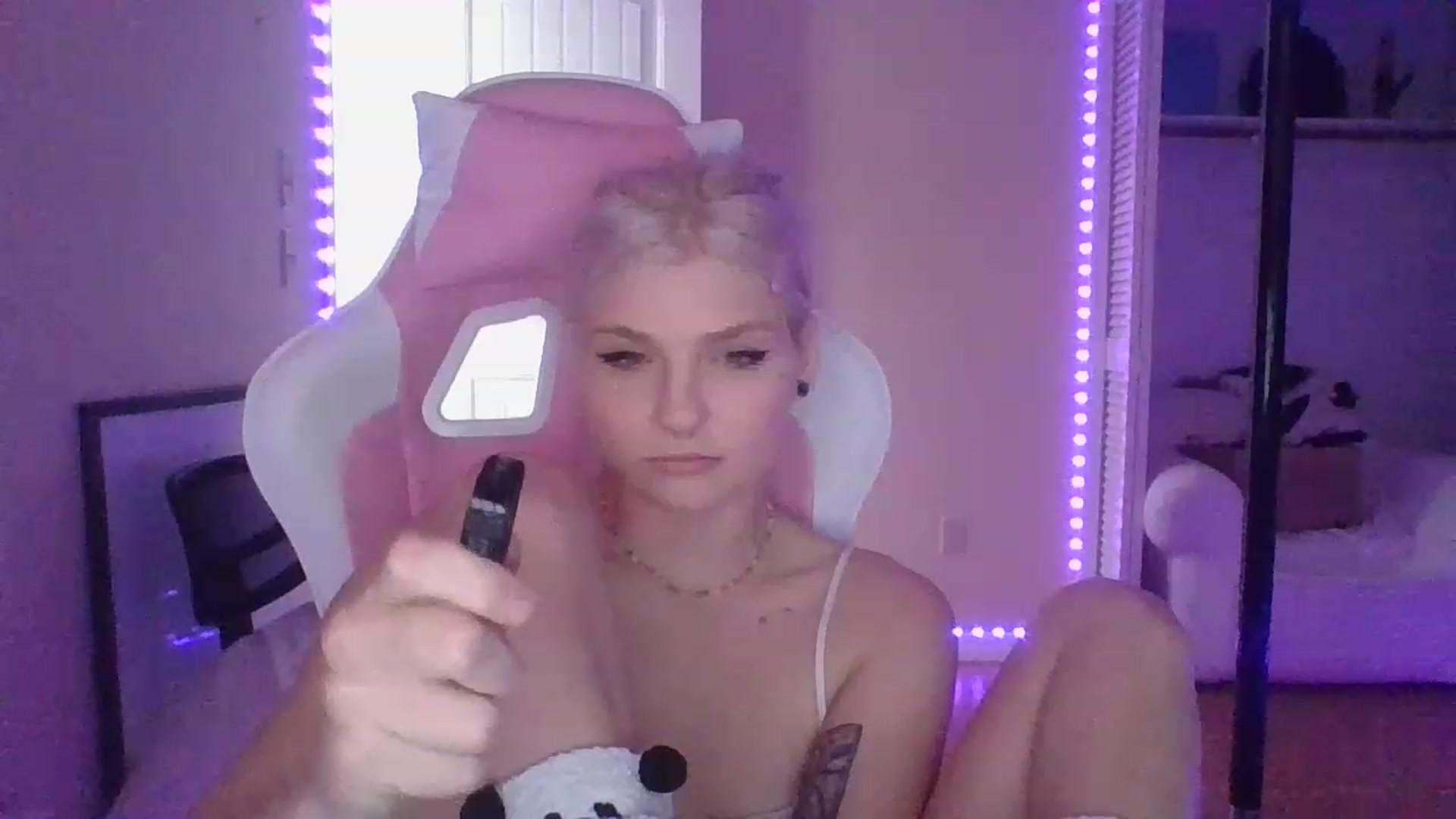 Gallery image thumbnail from DuckChan0's myfreecams stream on, 01/05/2023, 15:59 image 5 of 20