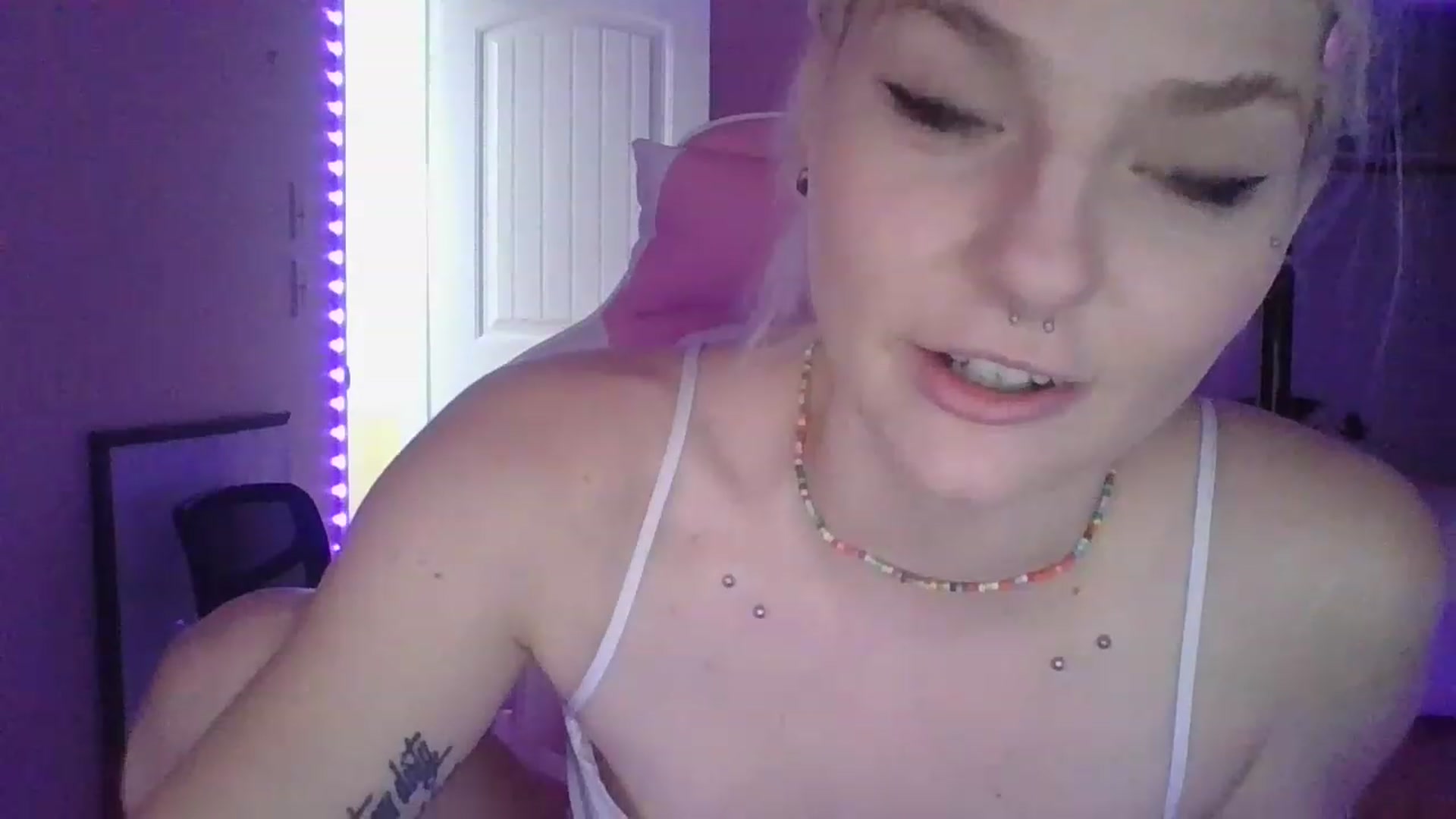 Gallery image thumbnail from DuckChan0's myfreecams stream on, 01/05/2023, 15:59 image 6 of 20
